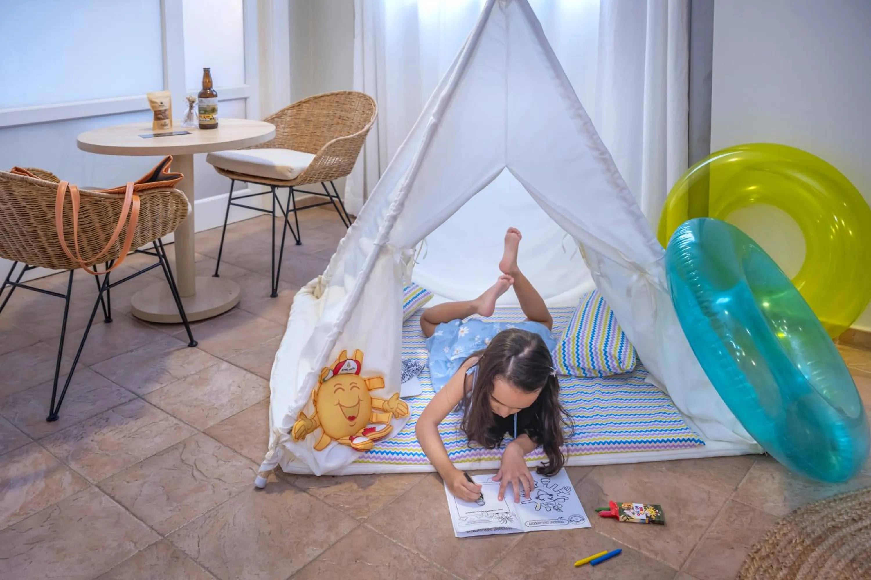 Living room in SERHS Experience Suítes