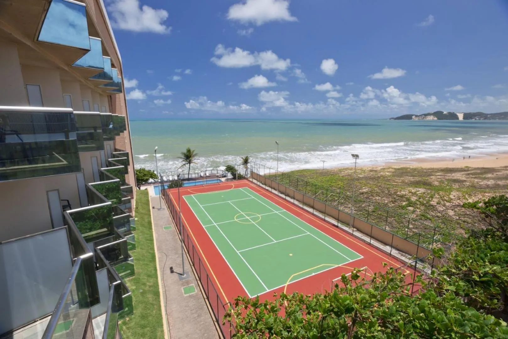 Tennis court in SERHS Experience Suítes