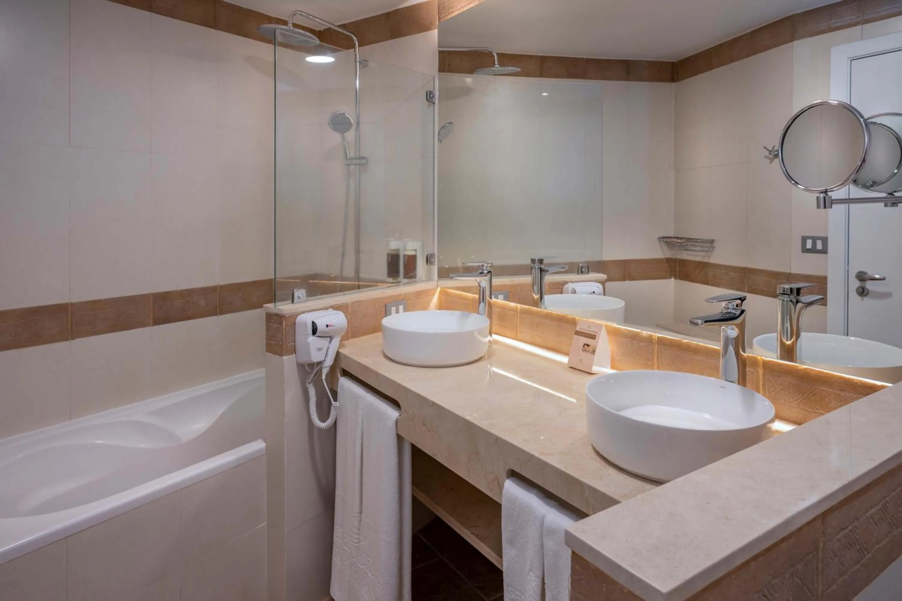 Bathroom in SERHS Experience Suítes