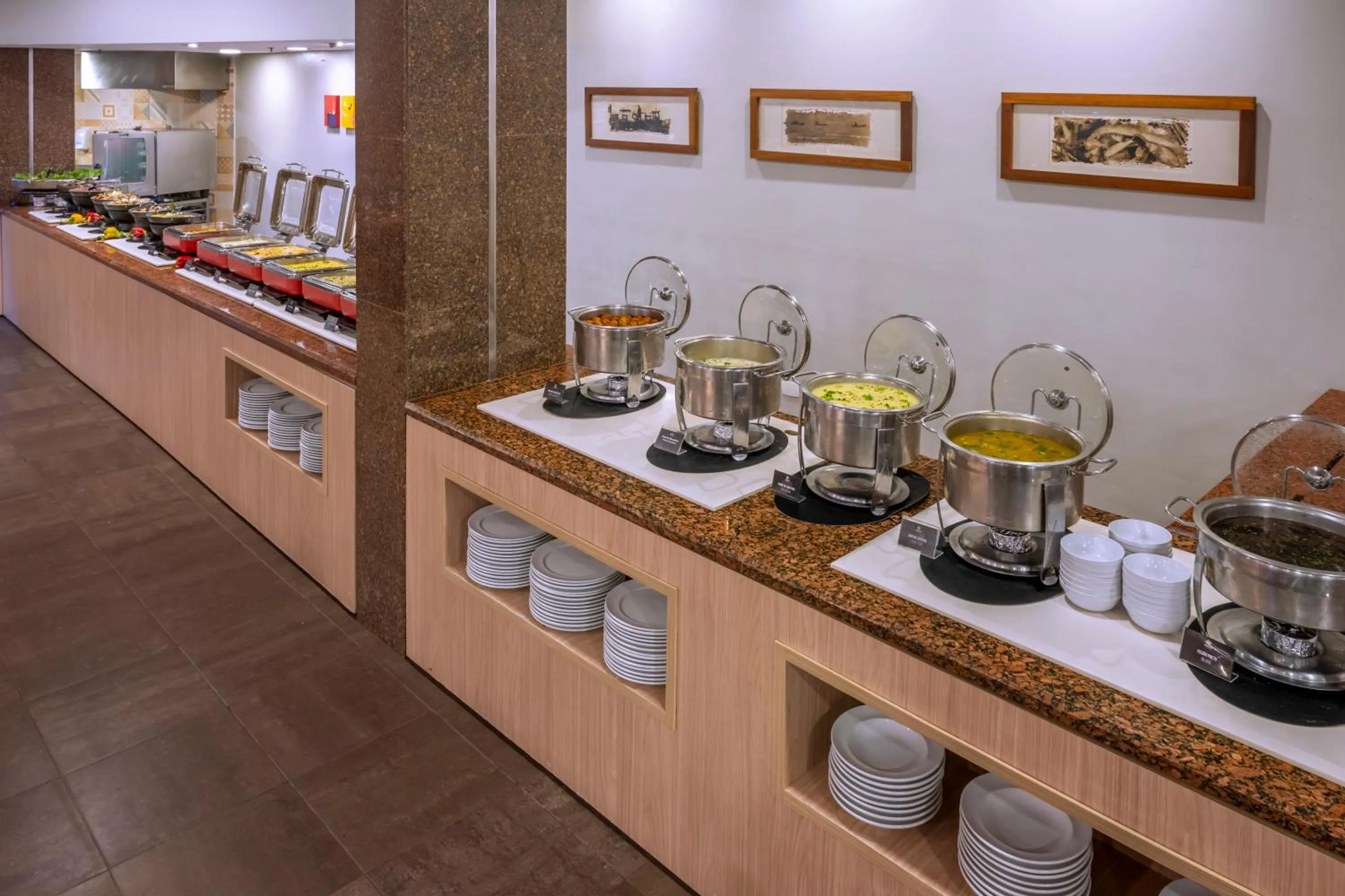 Restaurant/places to eat in SERHS Experience Suítes