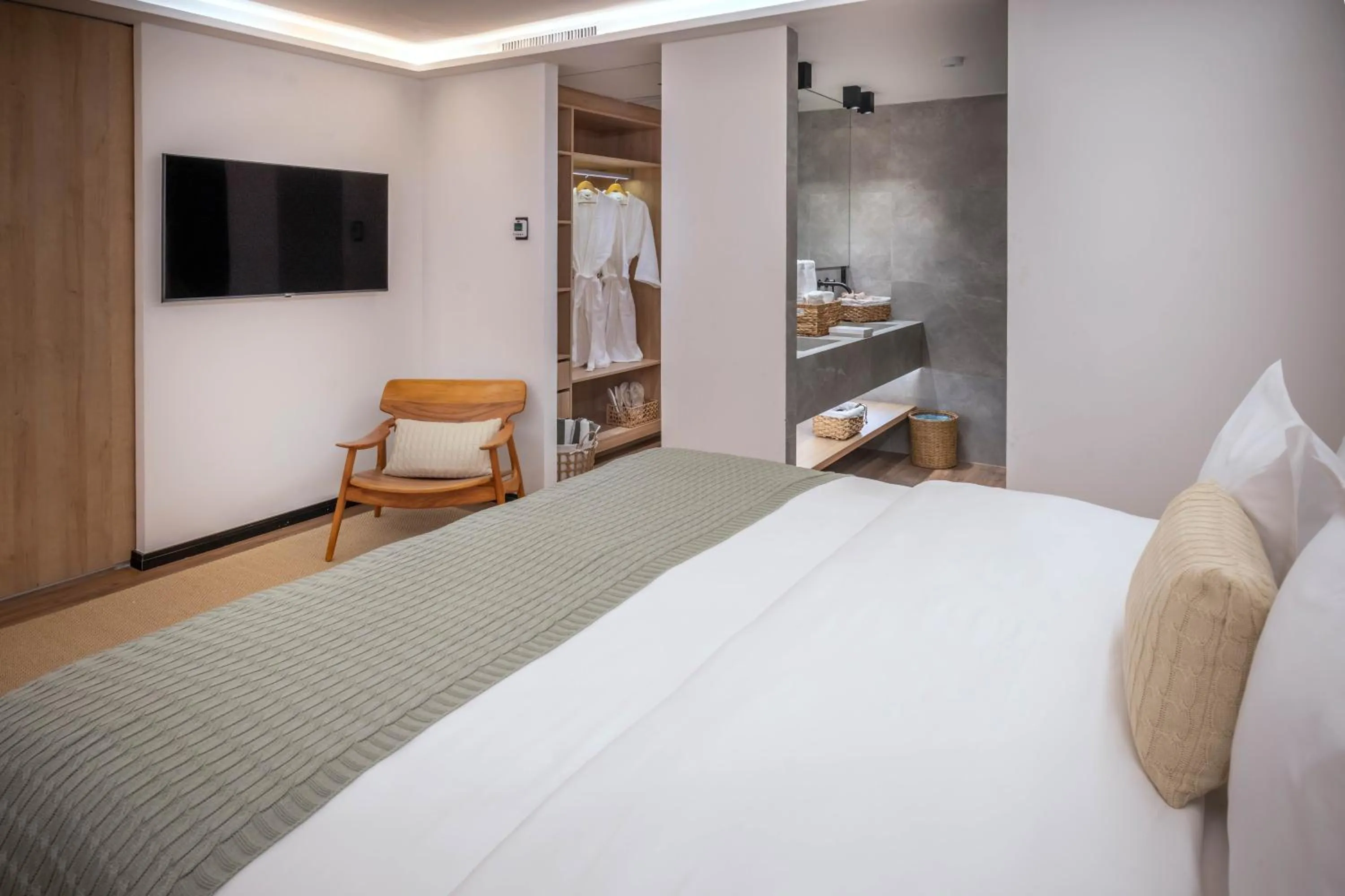 Bedroom, Bed in SERHS Experience Suítes