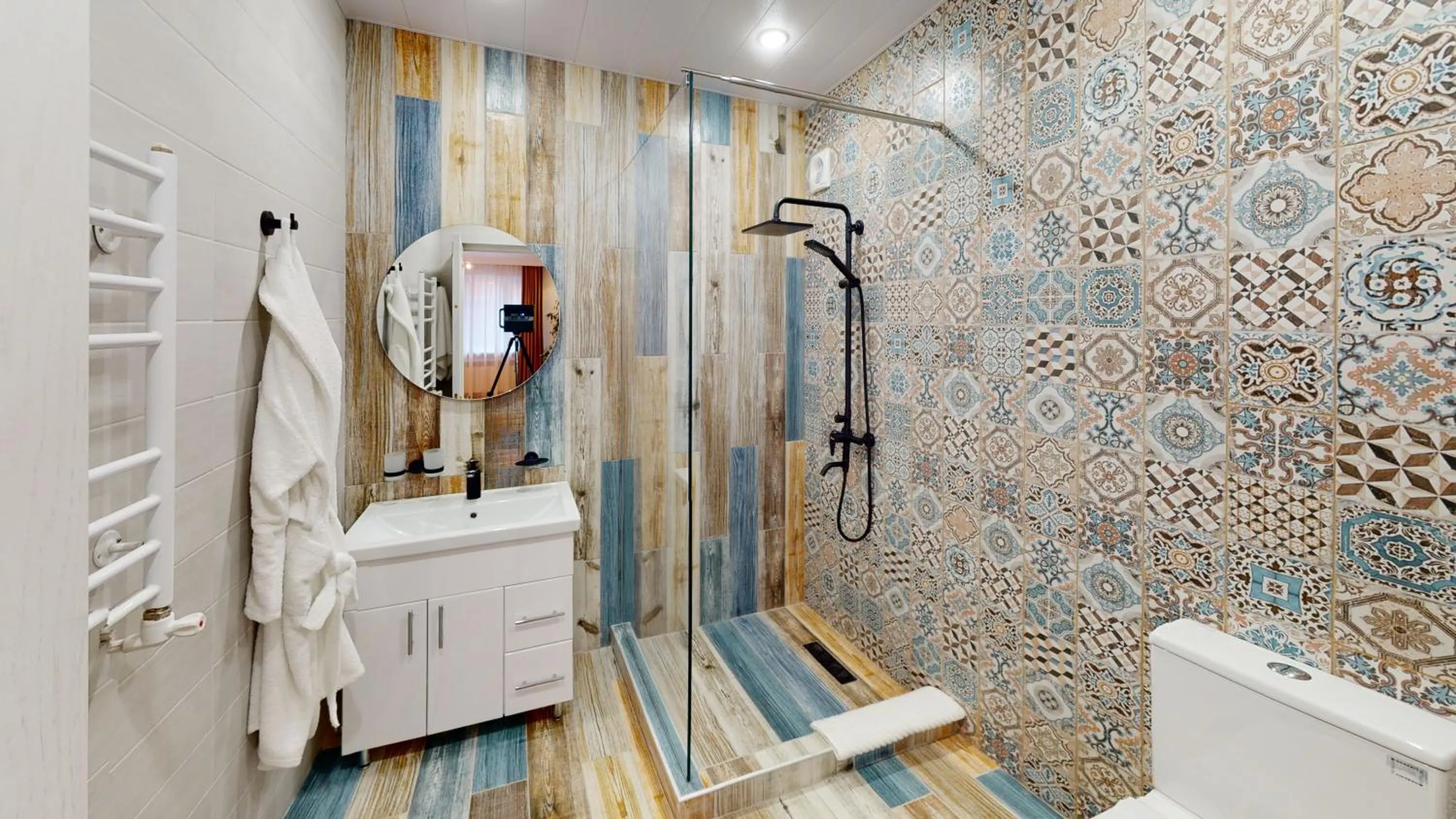 Shower in Aspar Boutique Hotel