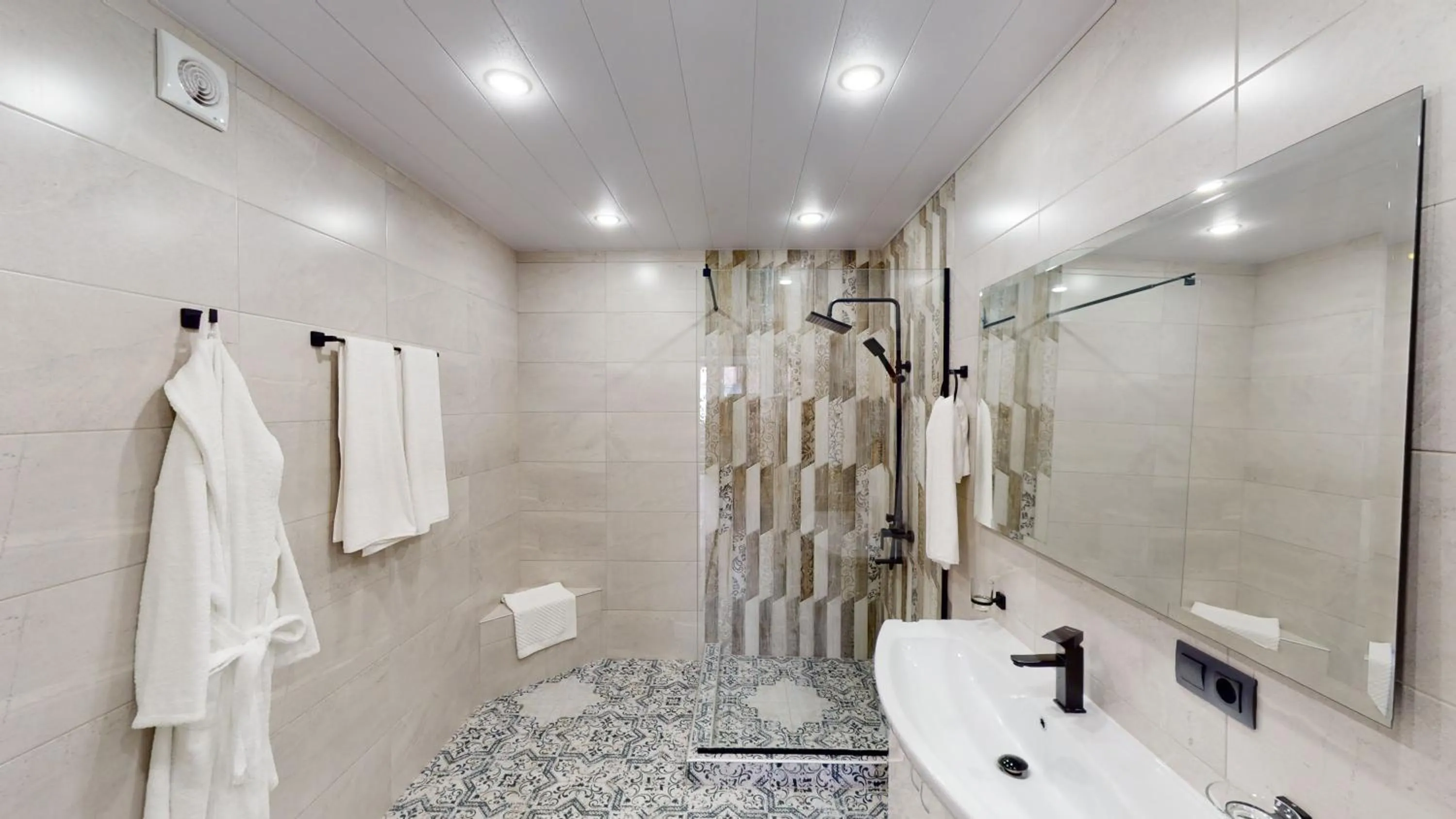 Shower in Aspar Boutique Hotel