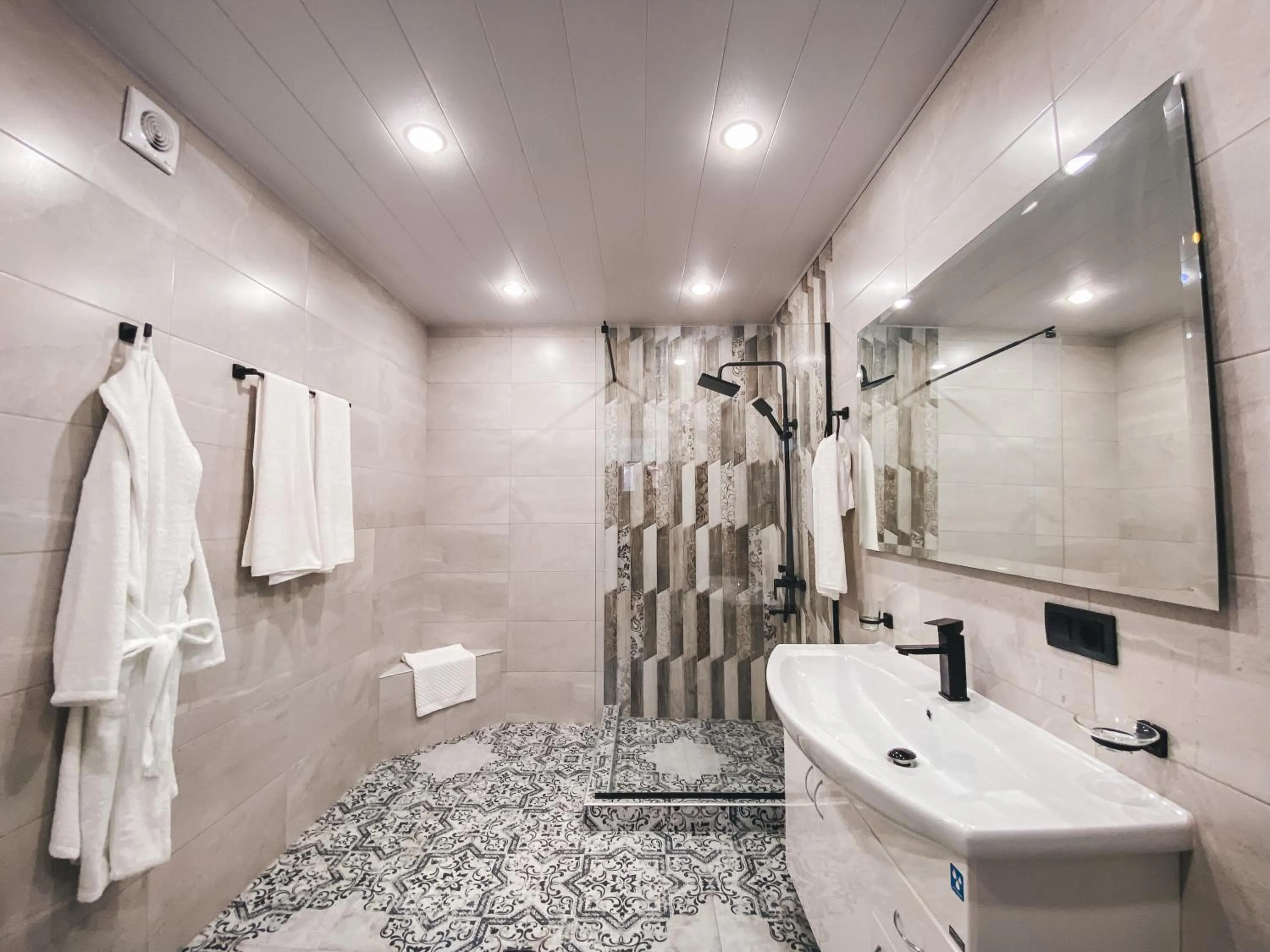 Shower in Aspar Boutique Hotel