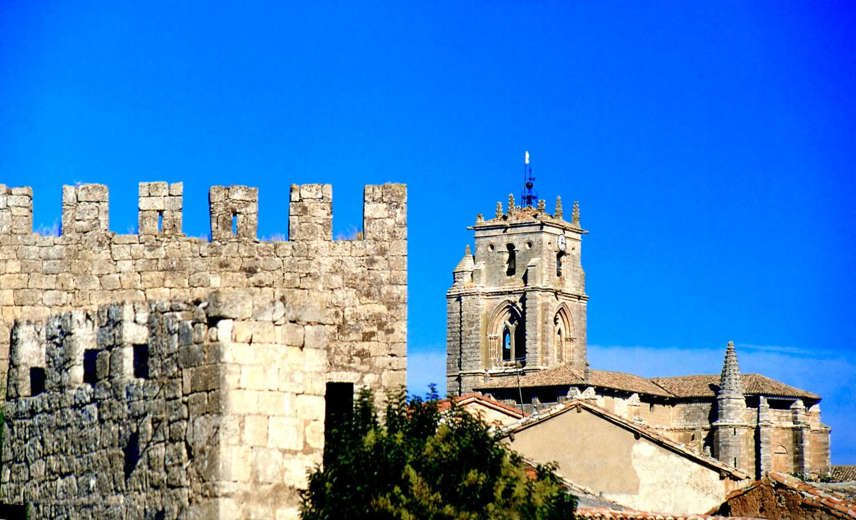 Facade/entrance in Señorio de Olmillos