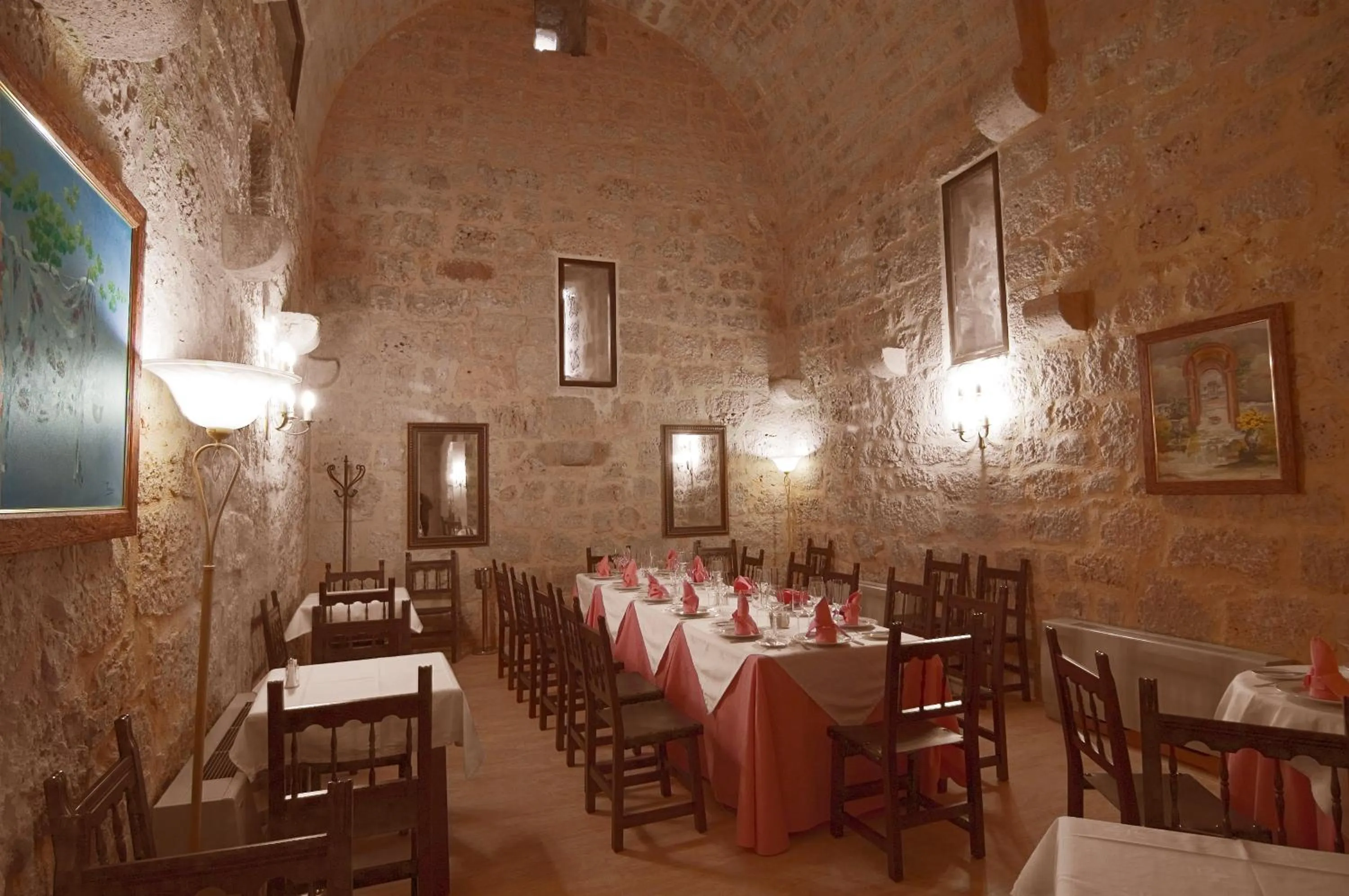 Restaurant/places to eat in Señorio de Olmillos