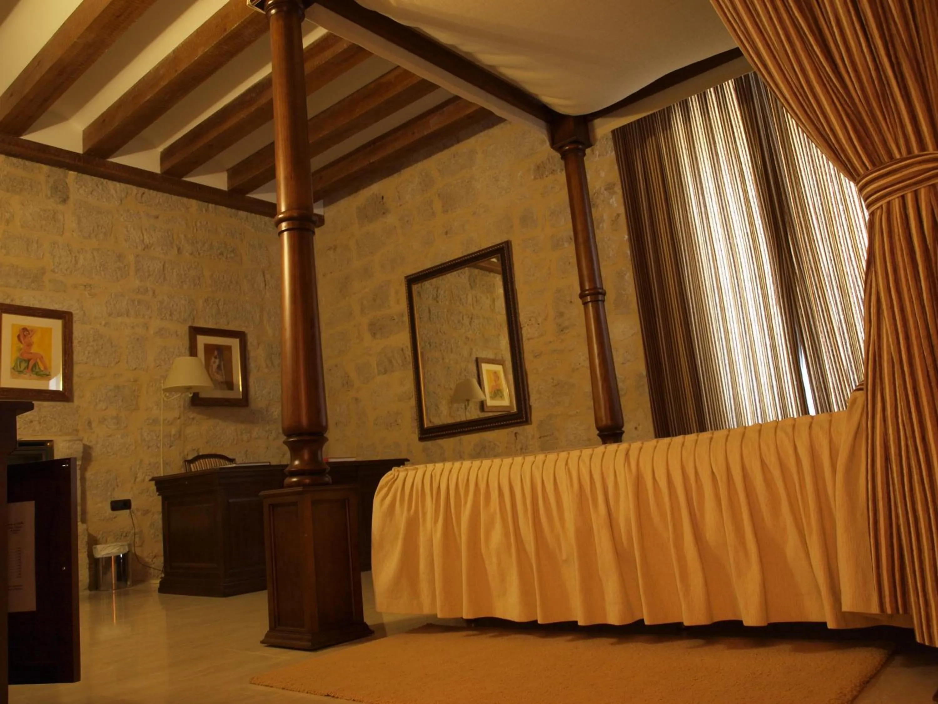 Bedroom, Bed in Señorio de Olmillos