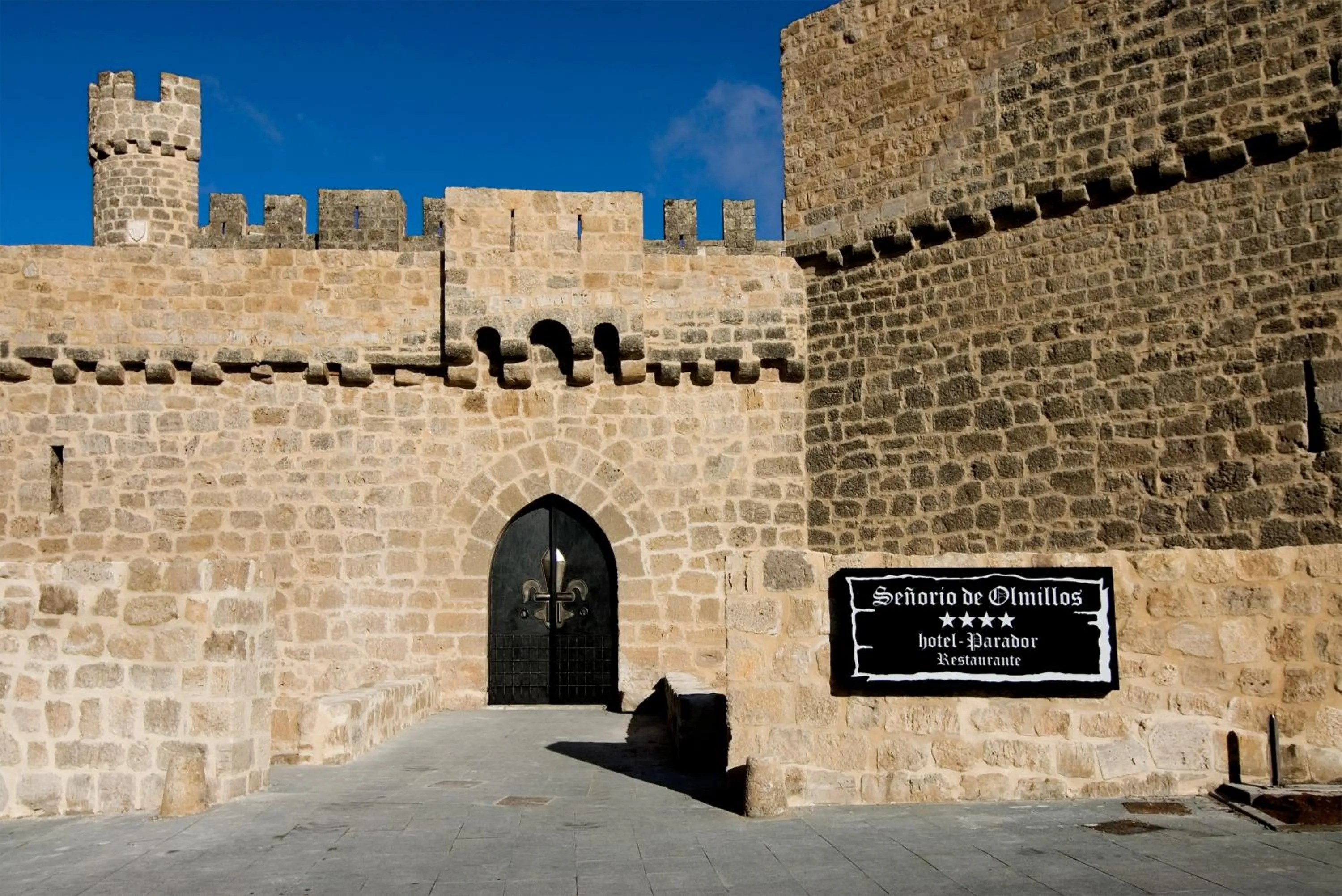Facade/entrance in Señorio de Olmillos