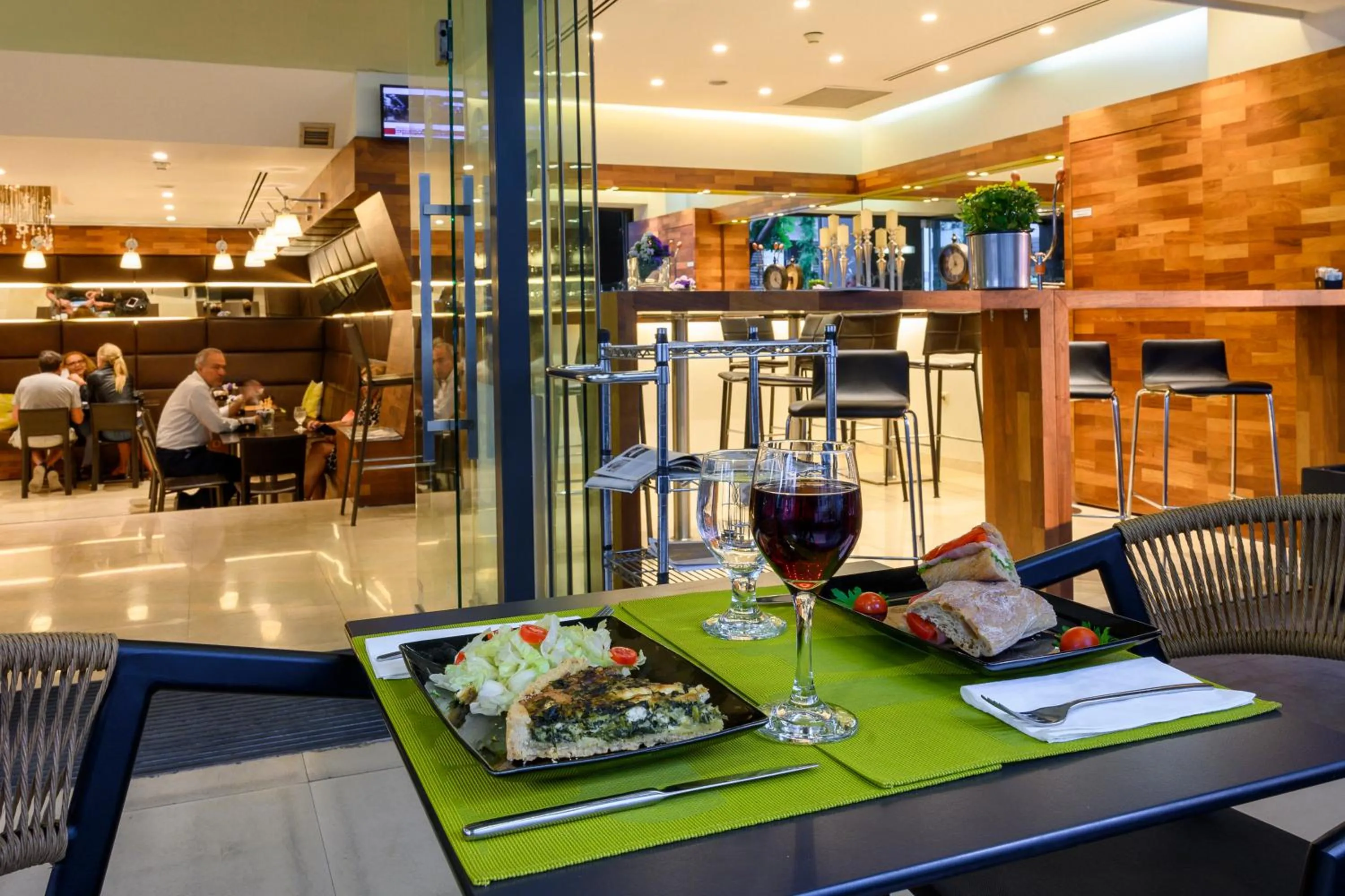 Restaurant/places to eat in Polis Grand Hotel