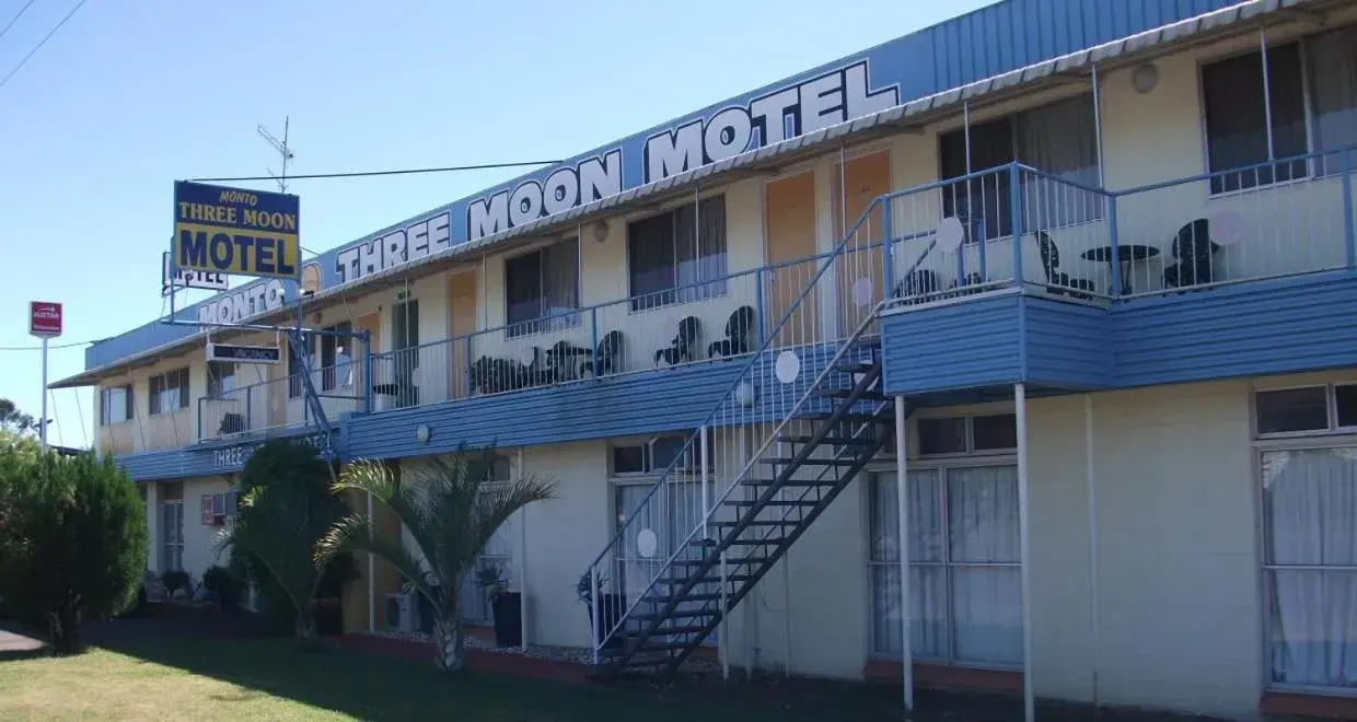 Three Moon Motel Three Moon Motel