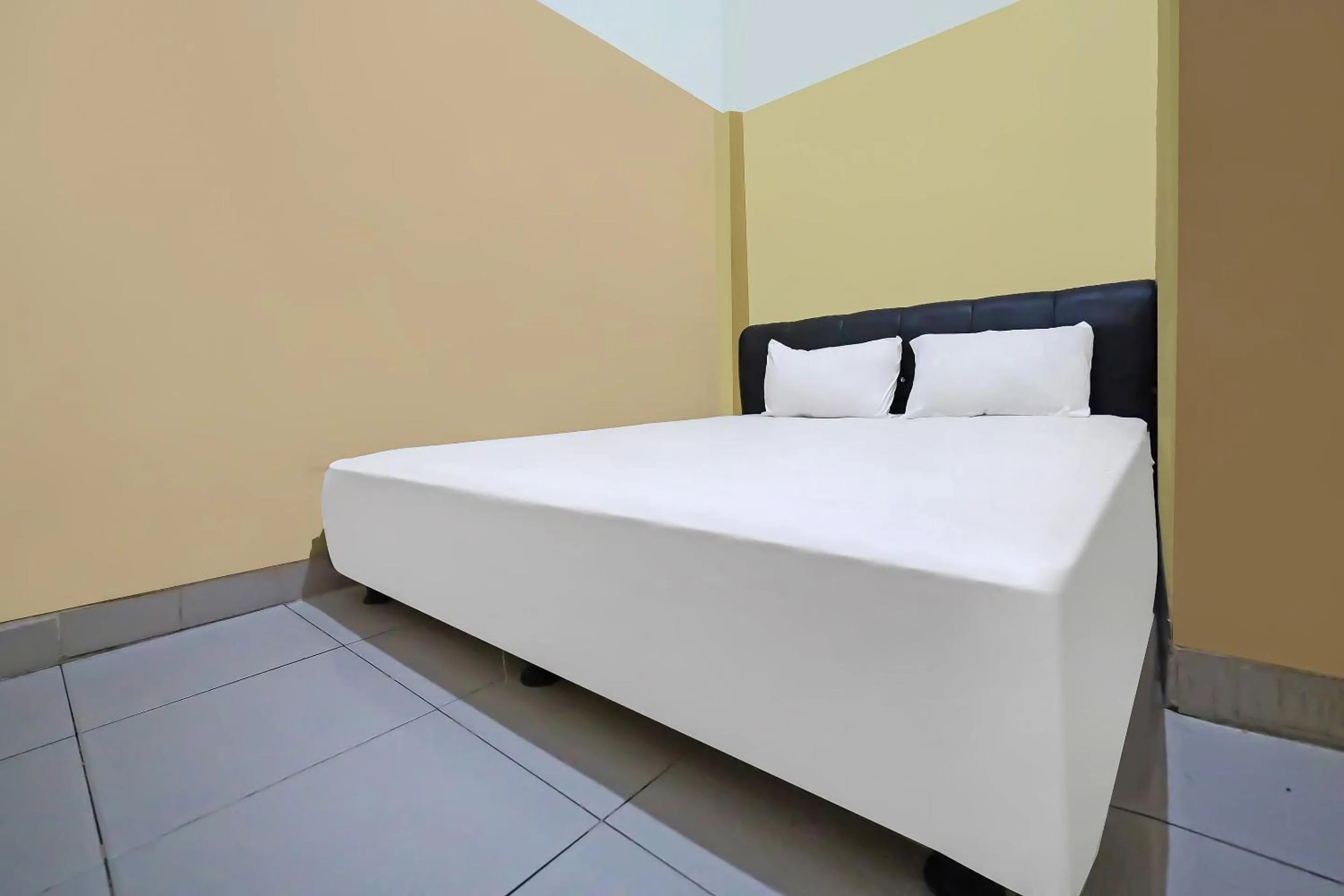 Bedroom, Bed in Hotel O Pondokan Tali Super