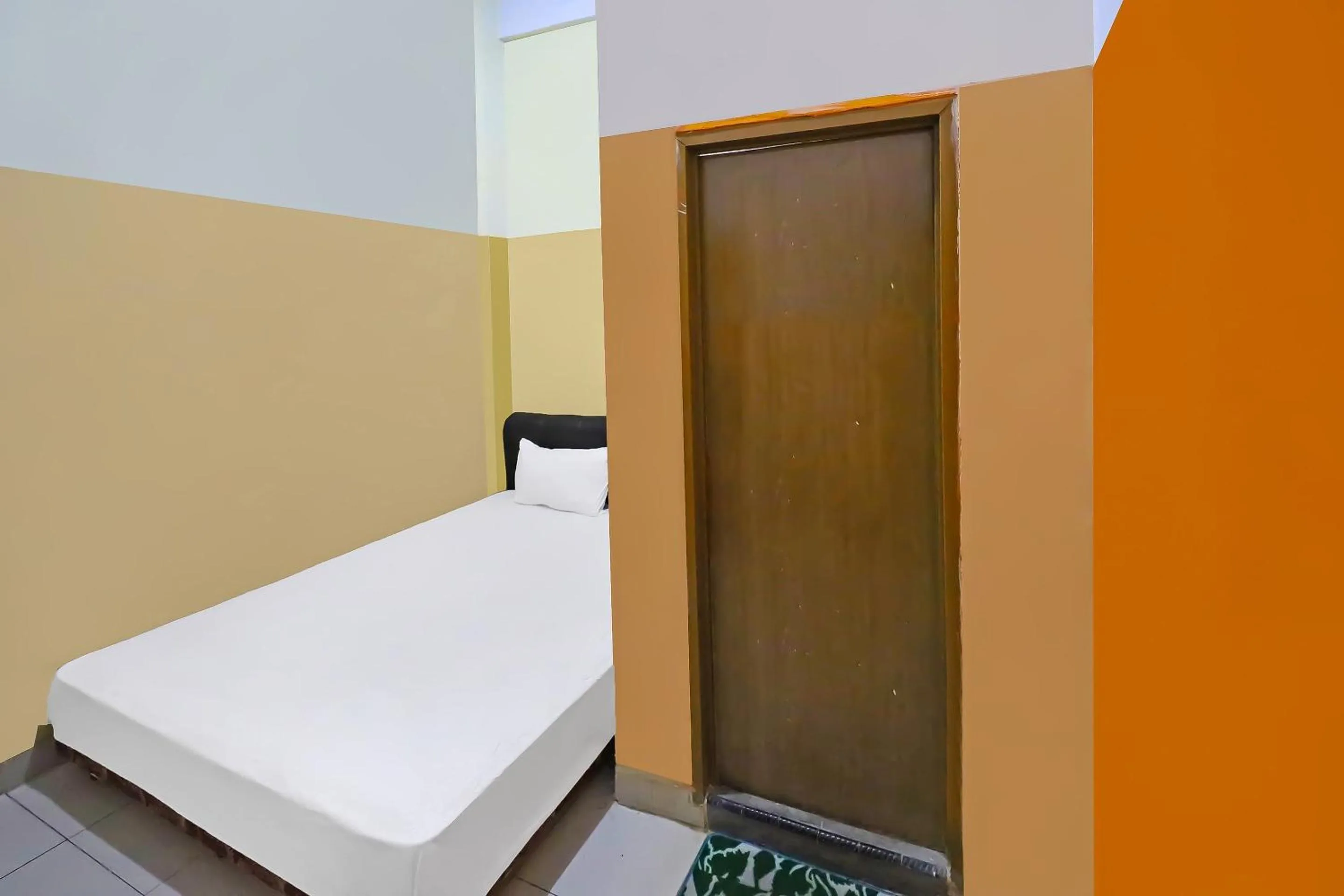 Bedroom, Bed in Hotel O Pondokan Tali Super