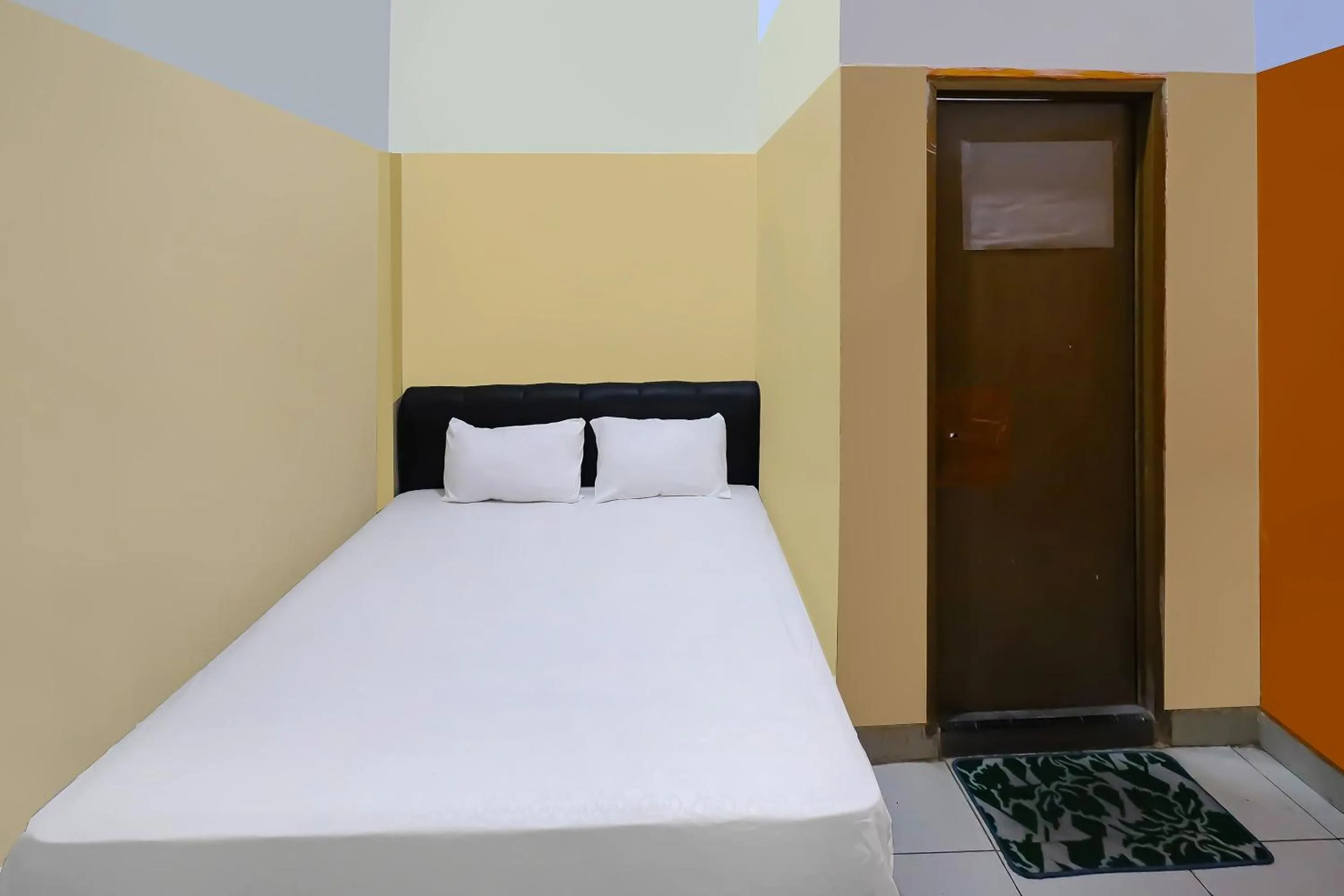 Bedroom, Bed in Hotel O Pondokan Tali Super