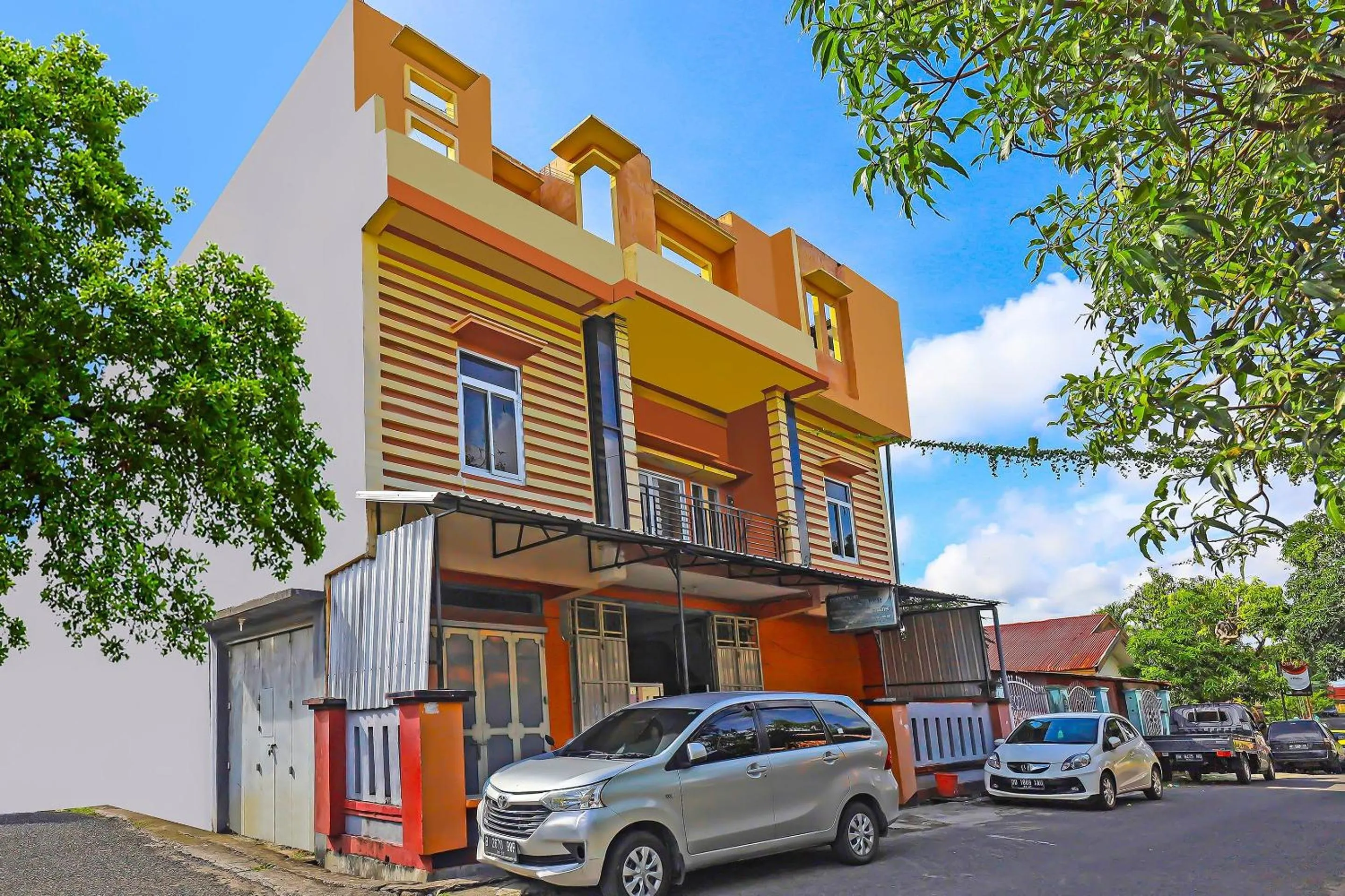 Facade/entrance in Hotel O Pondokan Tali Super