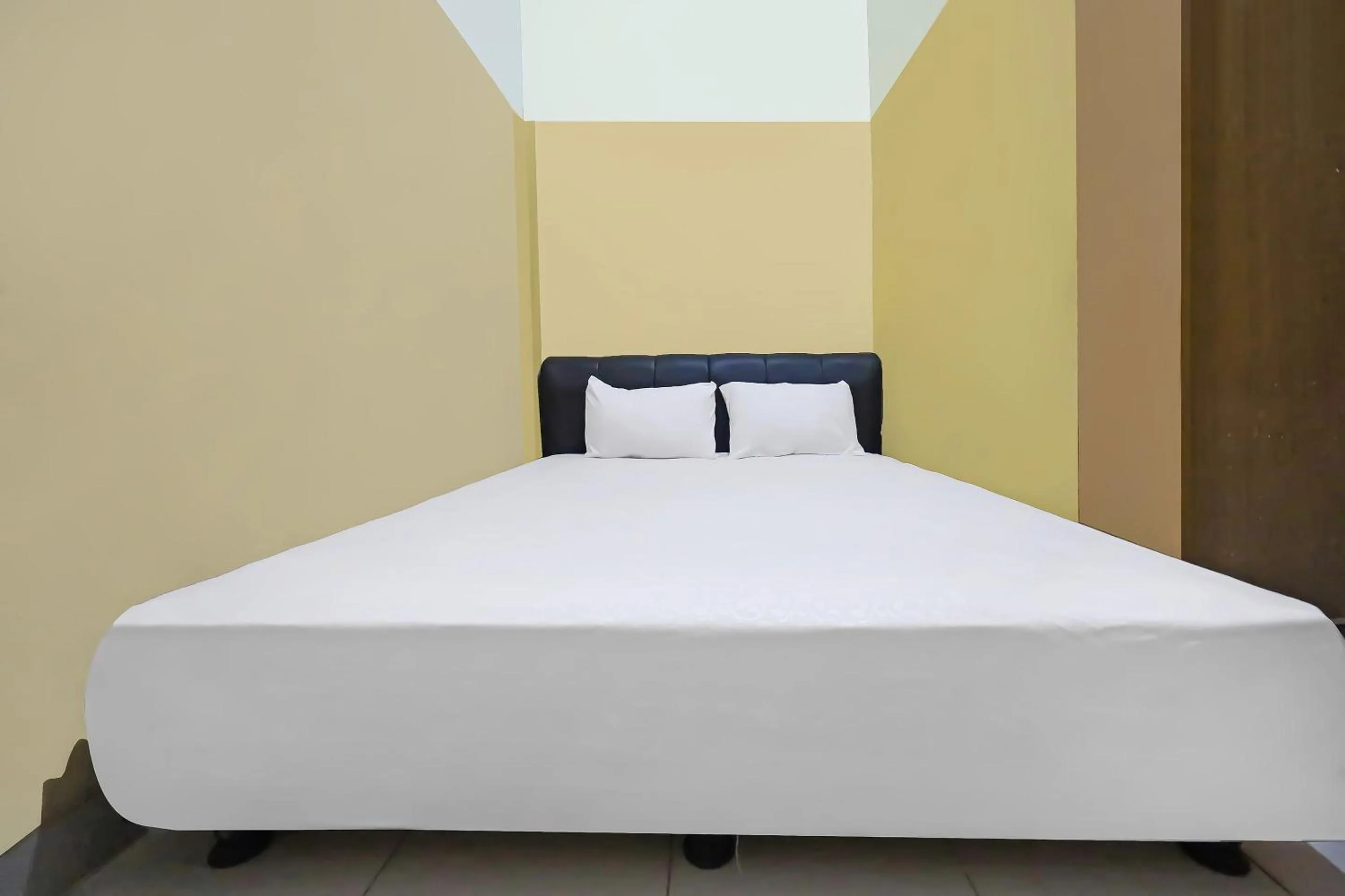 Bedroom, Bed in Hotel O Pondokan Tali Super