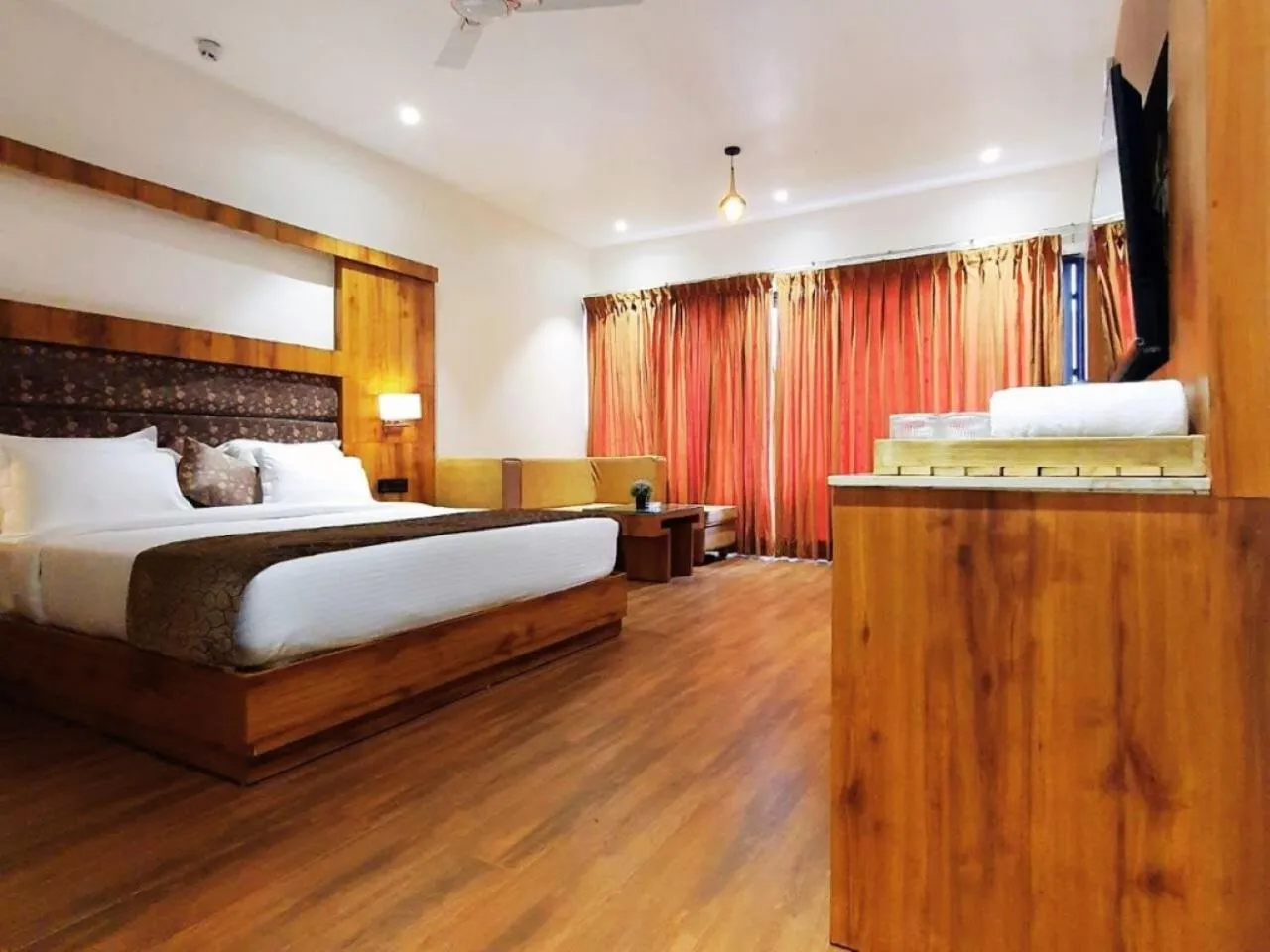 Bedroom, Bed in Dallas Beach Resorts Ashvem Beach