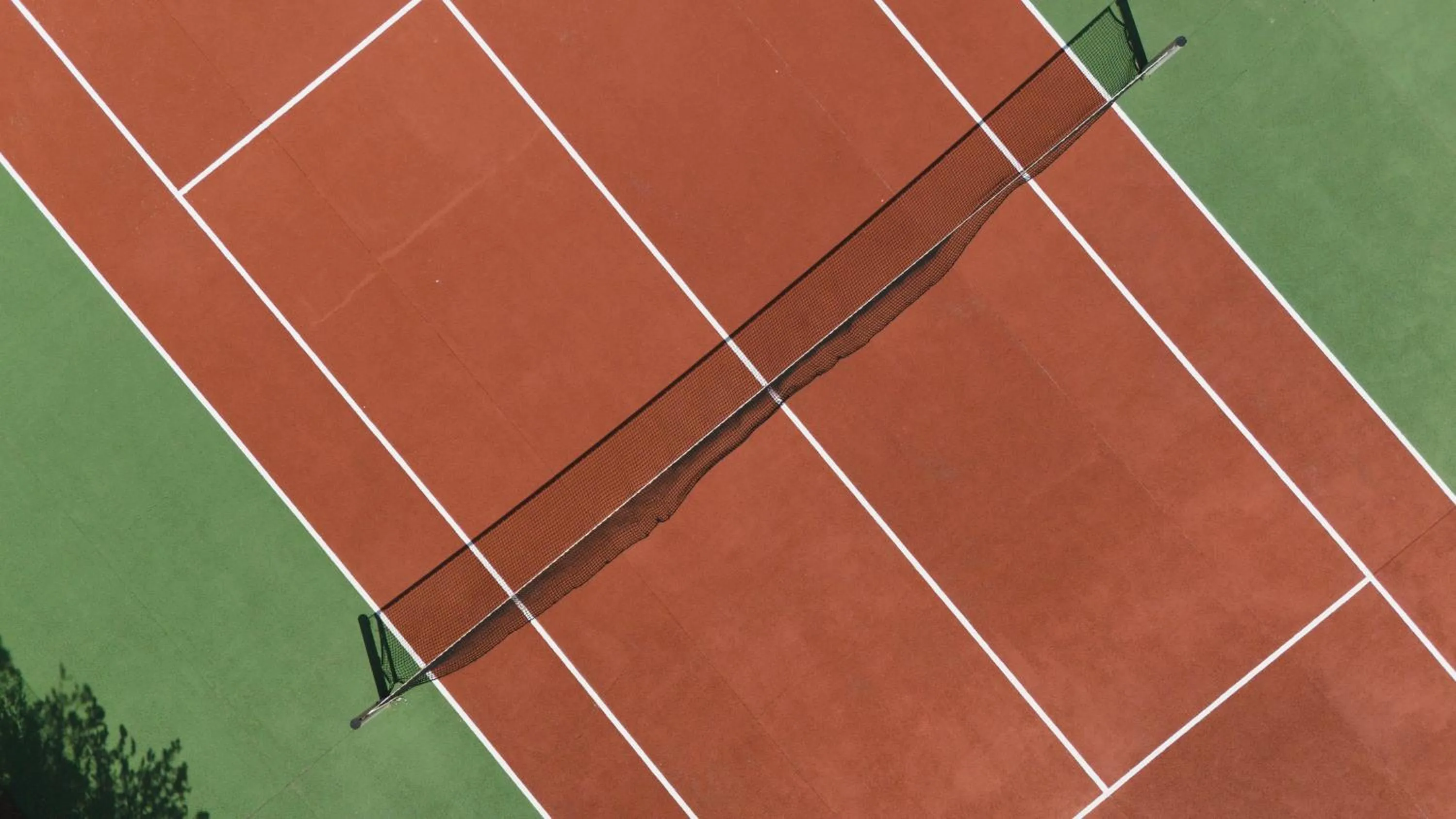 Tennis court in Reserva Rotana Golf Resort