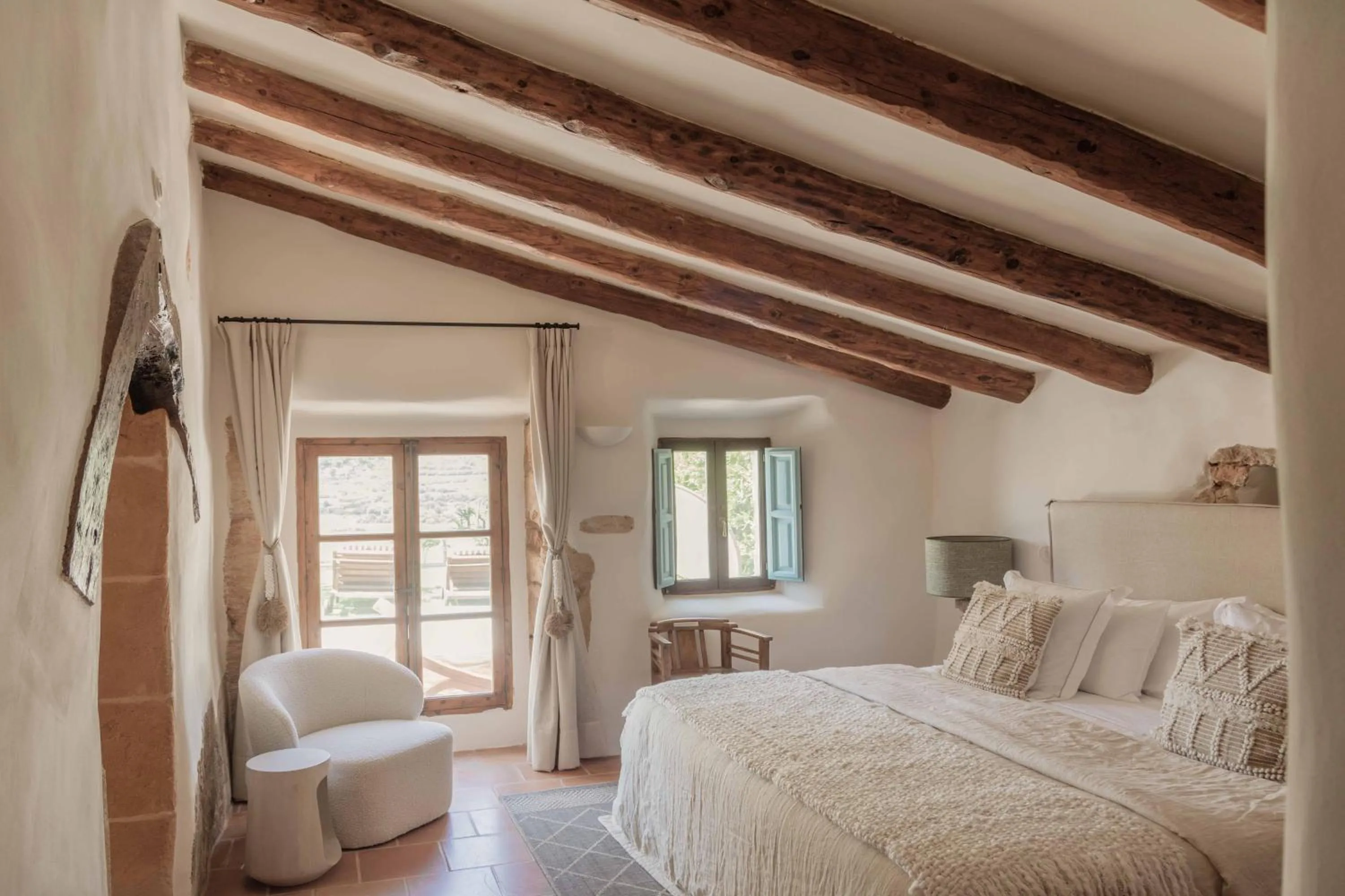 Bed in Reserva Rotana Golf Resort