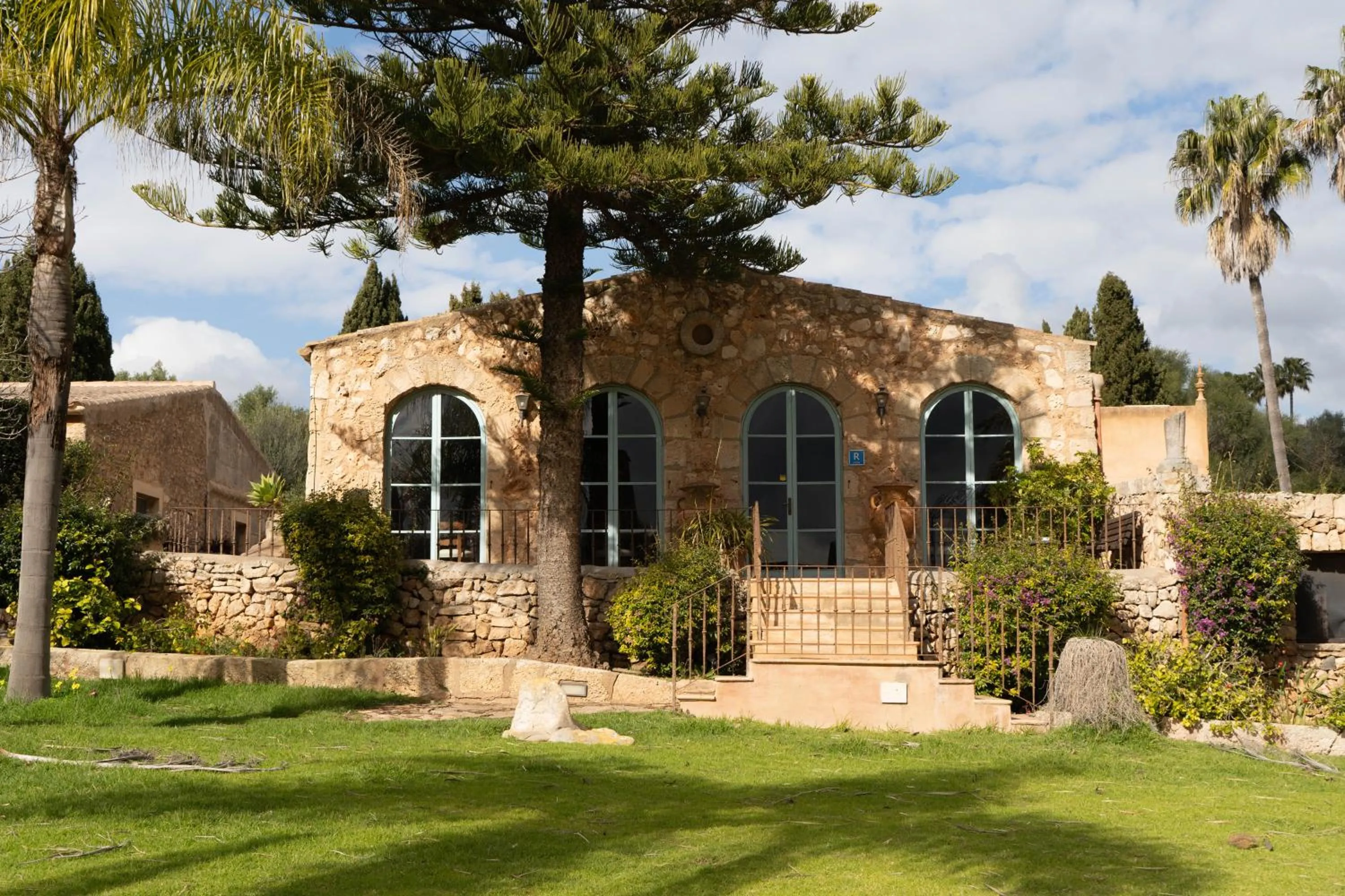 Restaurant/places to eat in Reserva Rotana Golf Resort