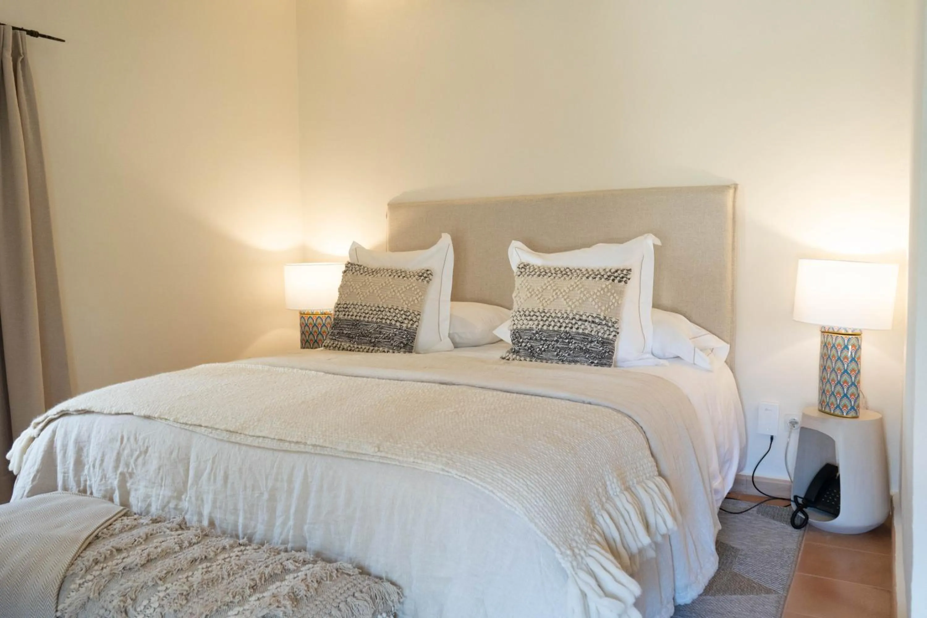 Bed in Reserva Rotana Golf Resort