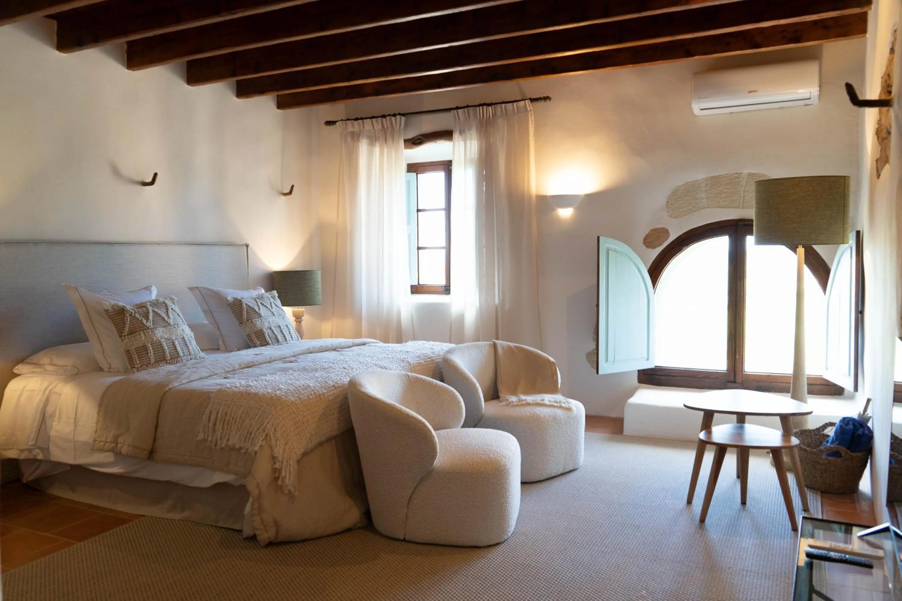 Bed in Reserva Rotana Golf Resort