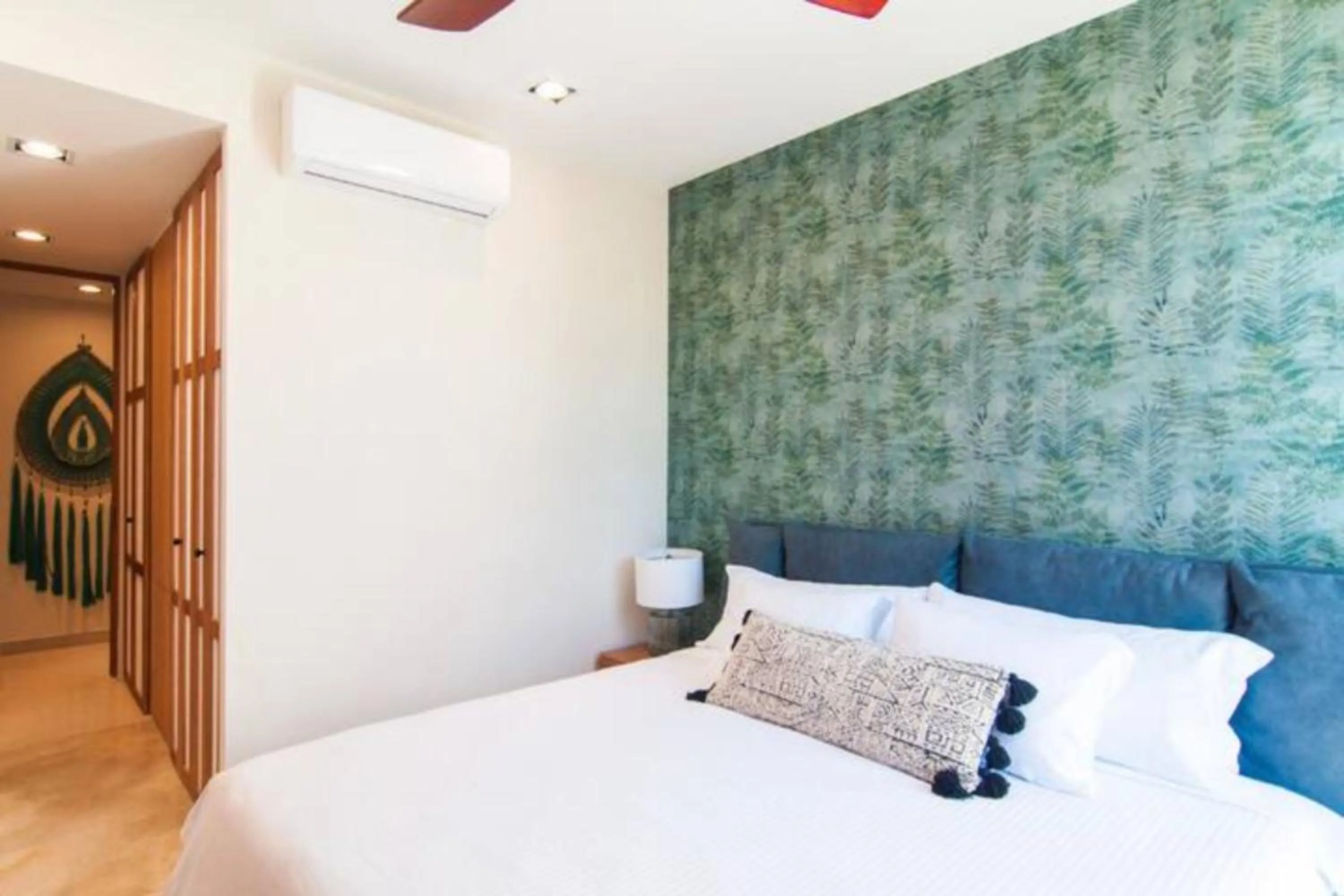 Bed in Spectacular Apartment Quiet Area Pool & Gym PURE 301