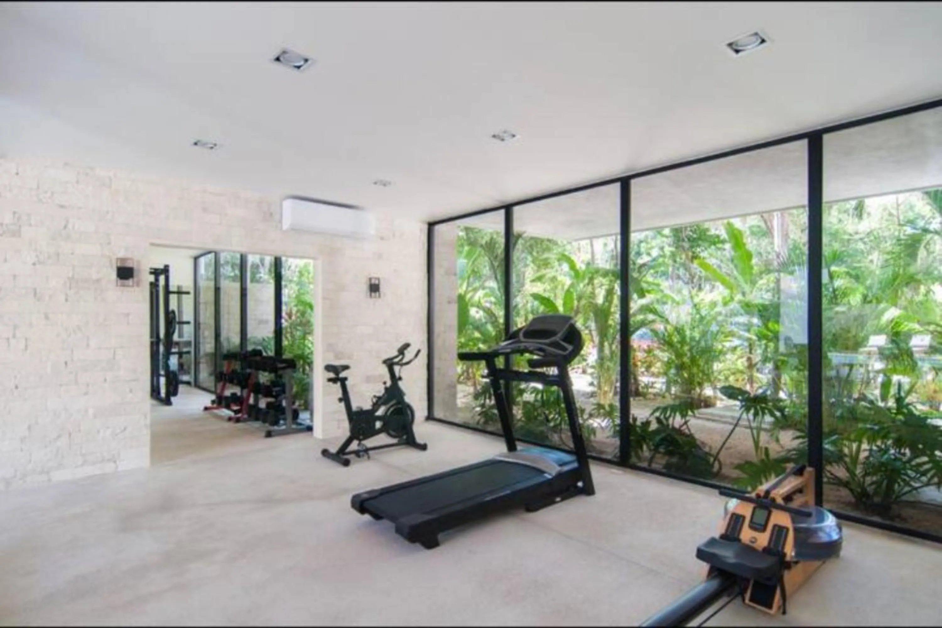 Fitness centre/facilities in Spectacular Apartment Quiet Area Pool & Gym PURE 301
