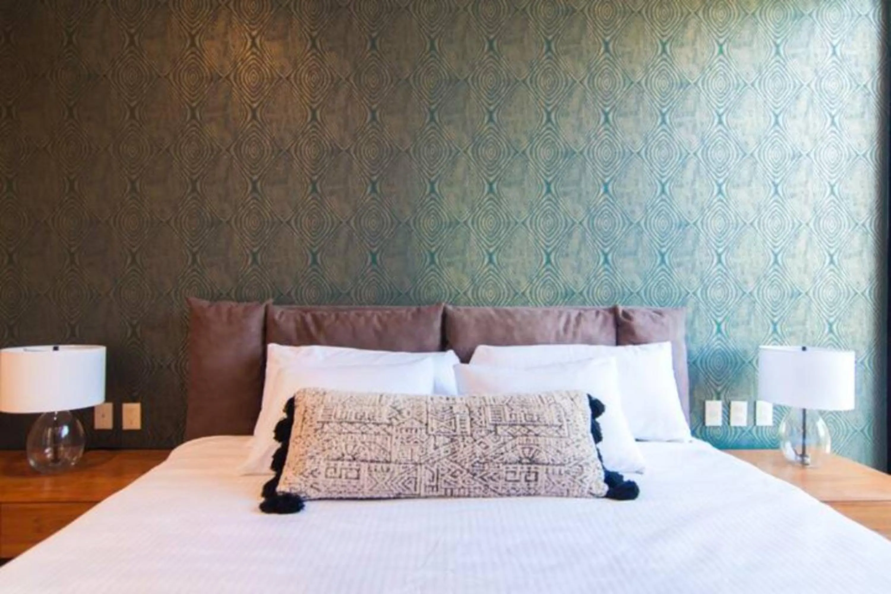 Bed in Spectacular Apartment Quiet Area Pool & Gym PURE 301