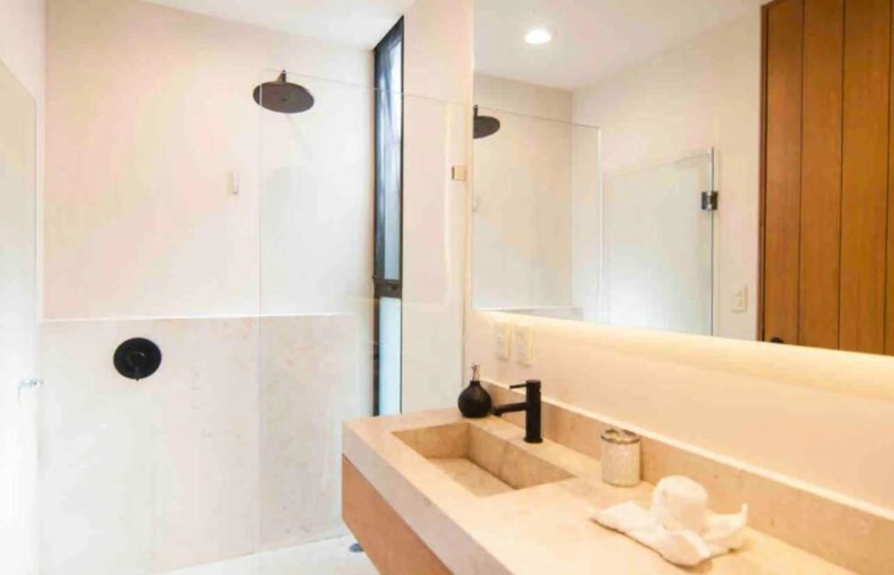 Shower in Spectacular Apartment Quiet Area Pool & Gym PURE 301