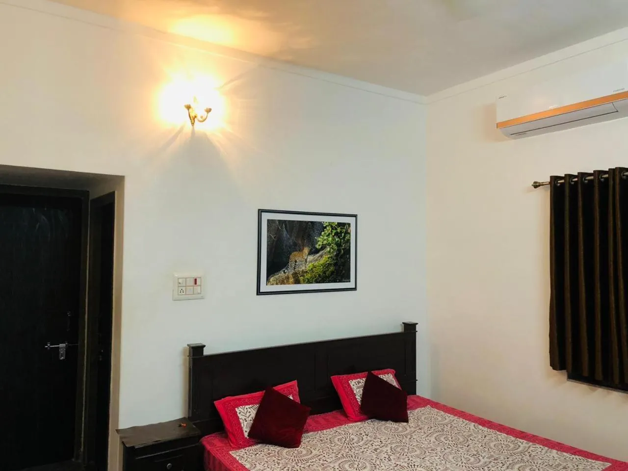 Bed in Jawai Leopard Villa