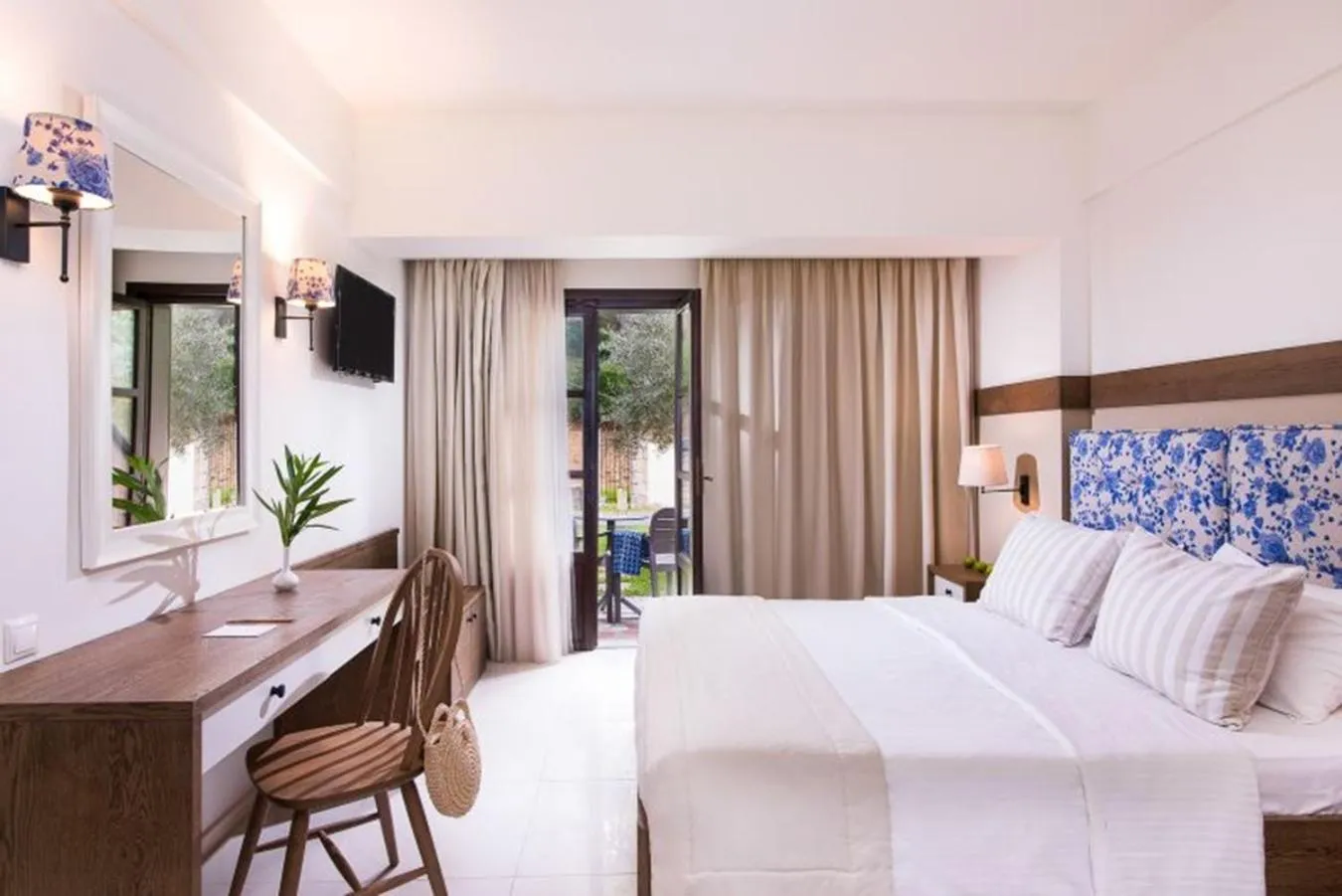 Bedroom, Bed in Simantro Resort