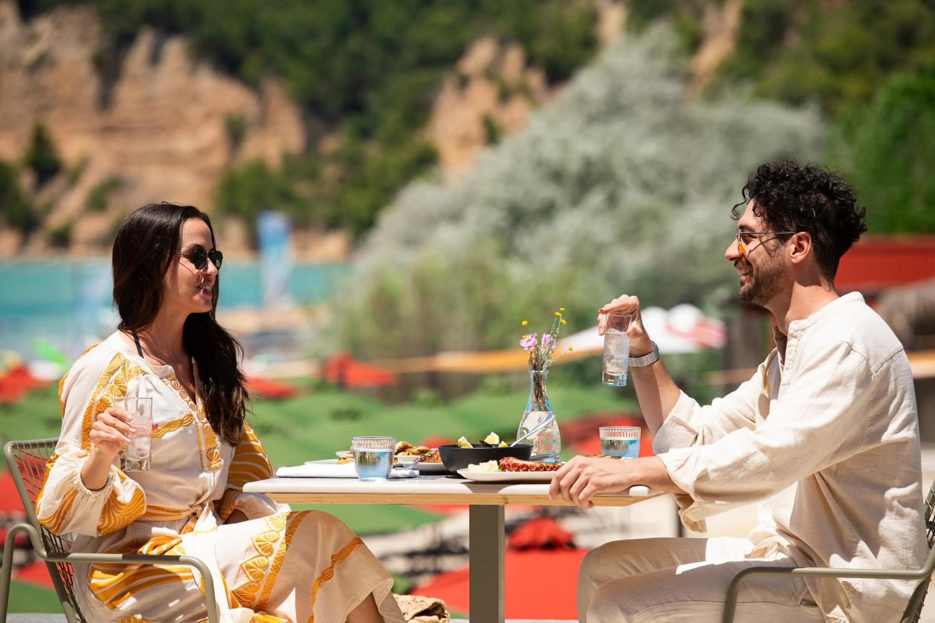 Restaurant/places to eat in Simantro Resort