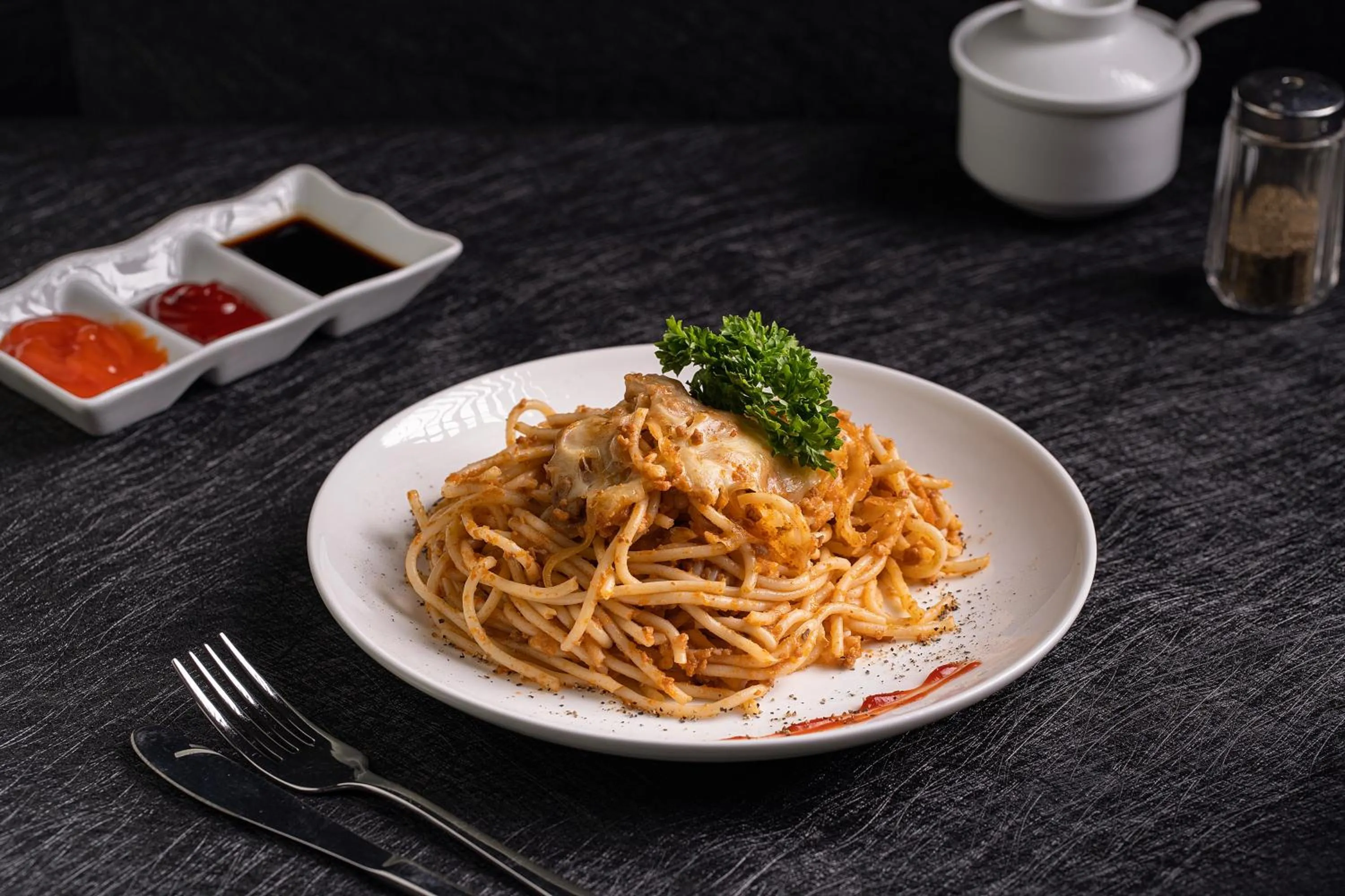 Restaurant/places to eat in Queen Cafe Hotel & Pub