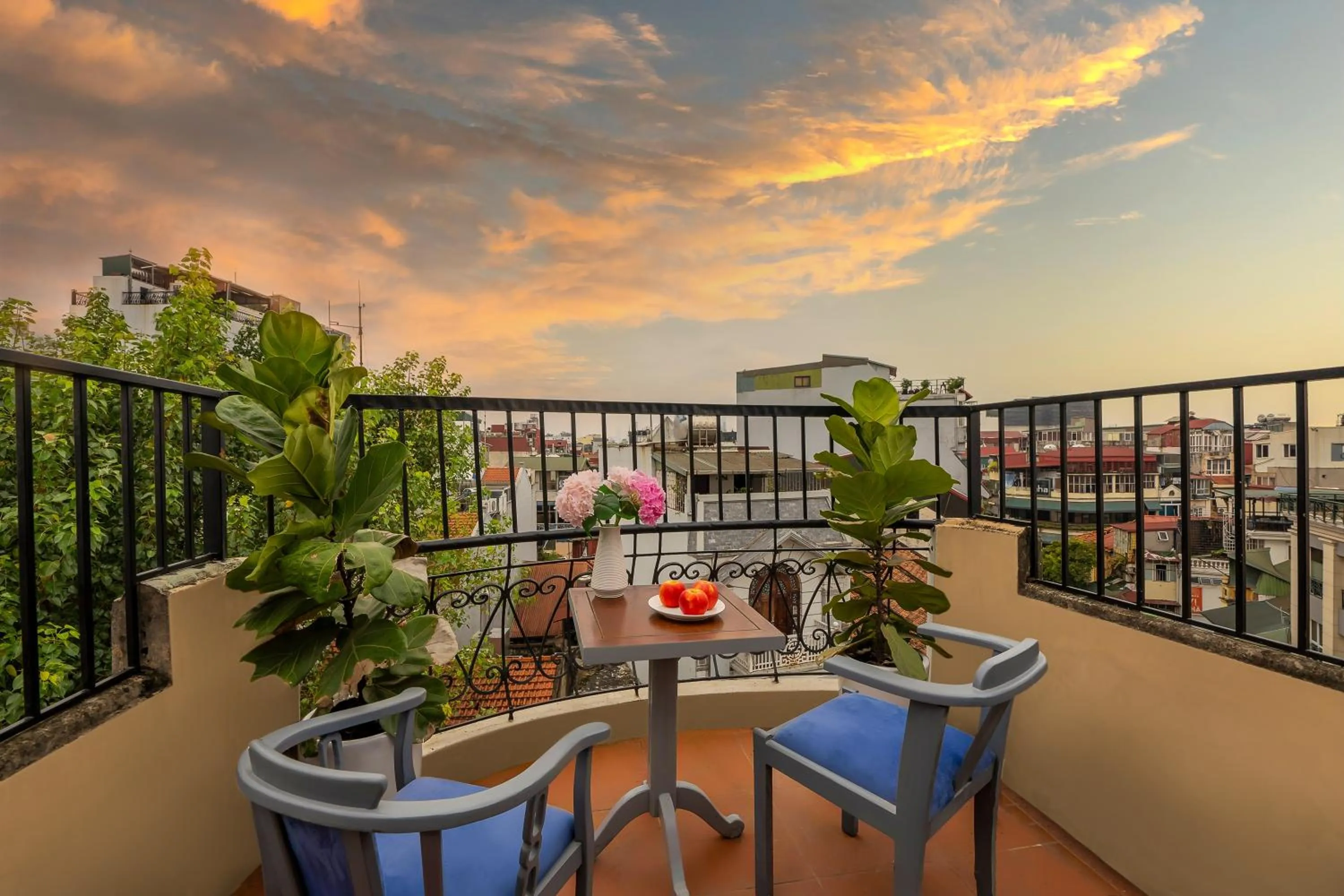 Balcony/Terrace in Queen Cafe Hotel & Pub
