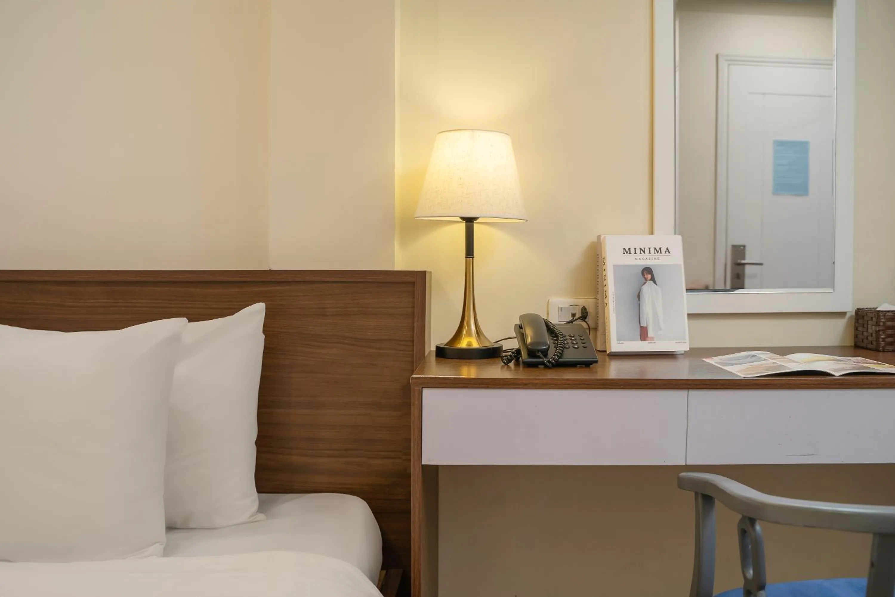 Bedroom in Queen Cafe Hotel & Pub