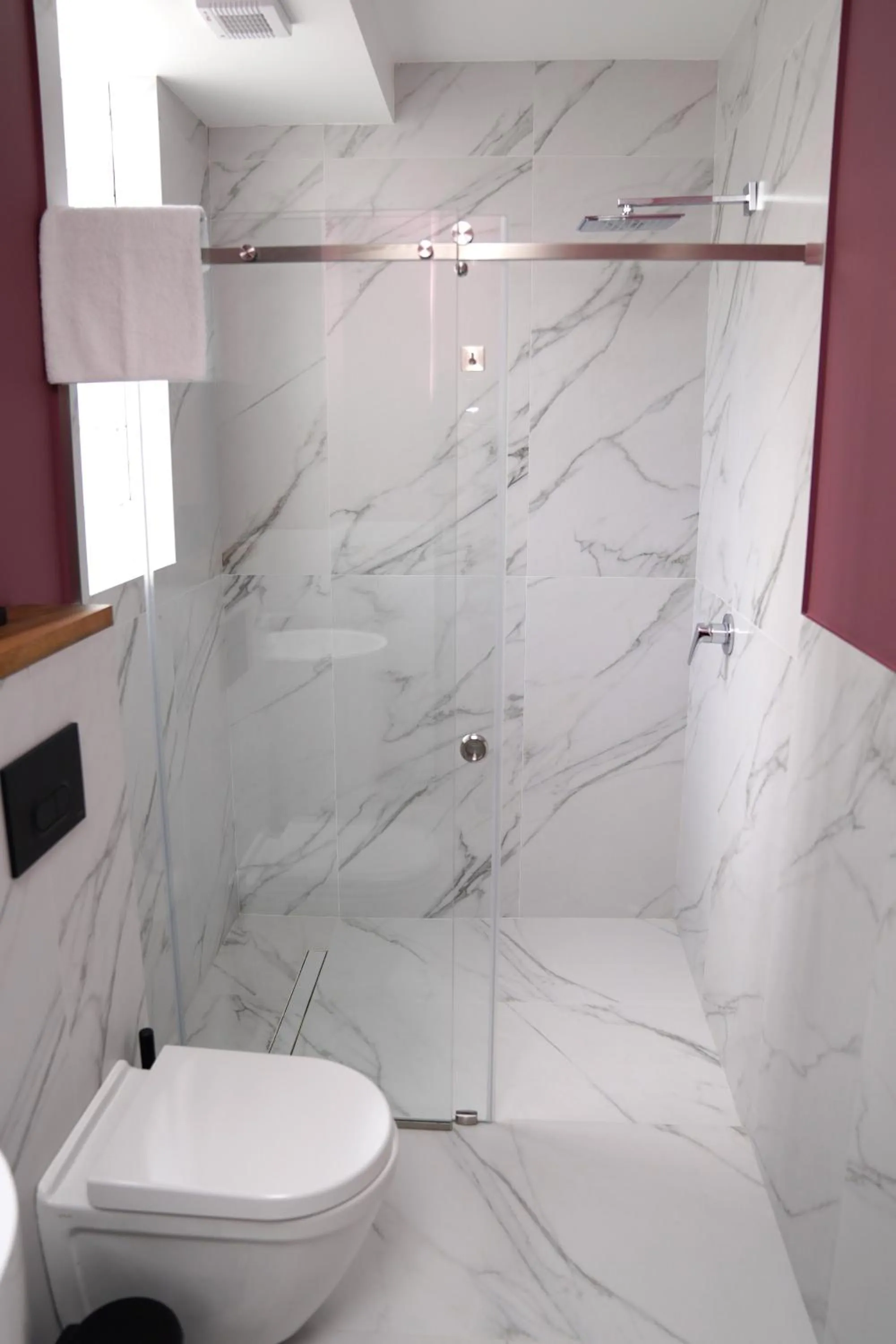 Shower in Hotel Tiflisi Inn