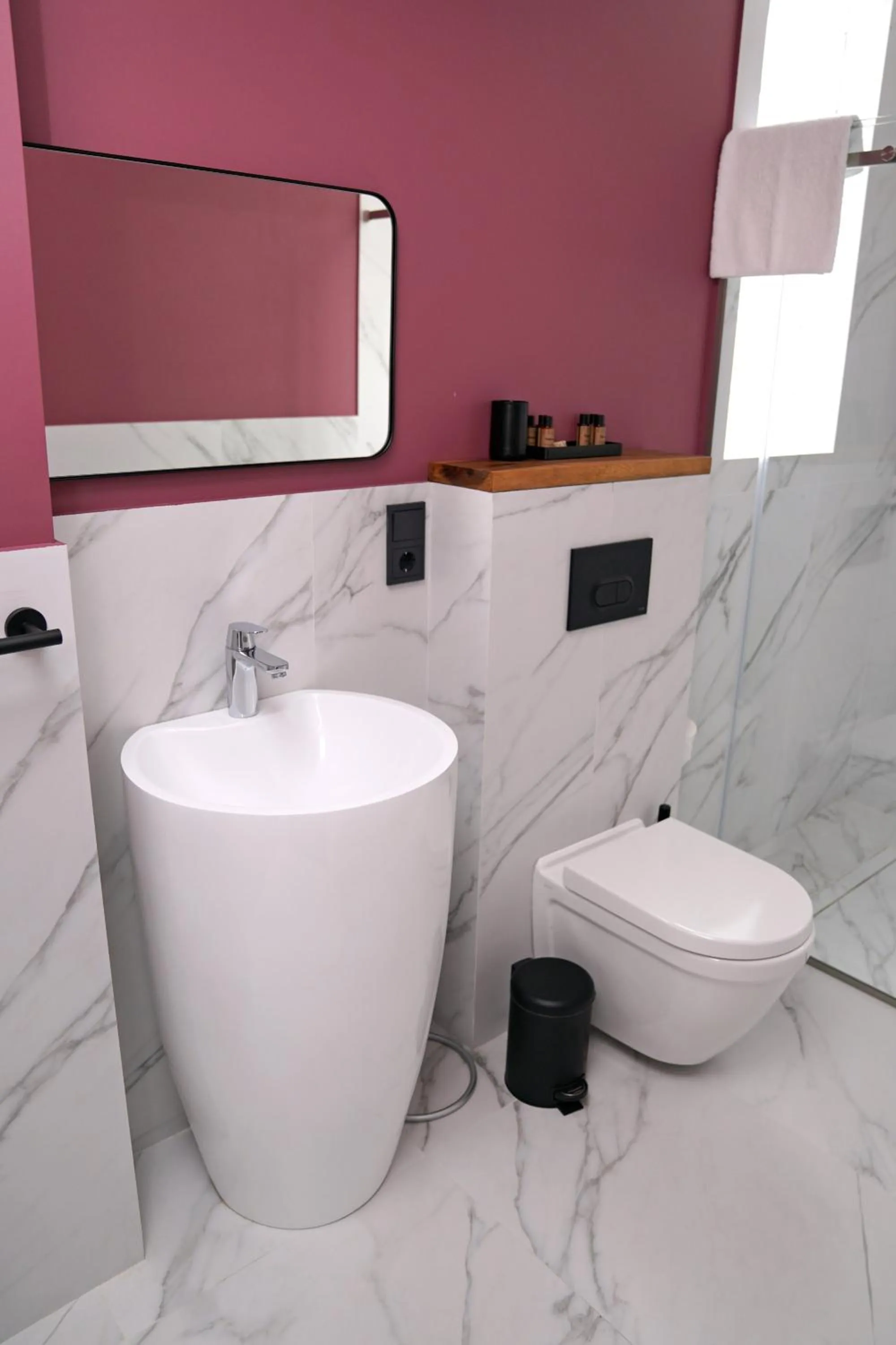 Toilet in Hotel Tiflisi Inn