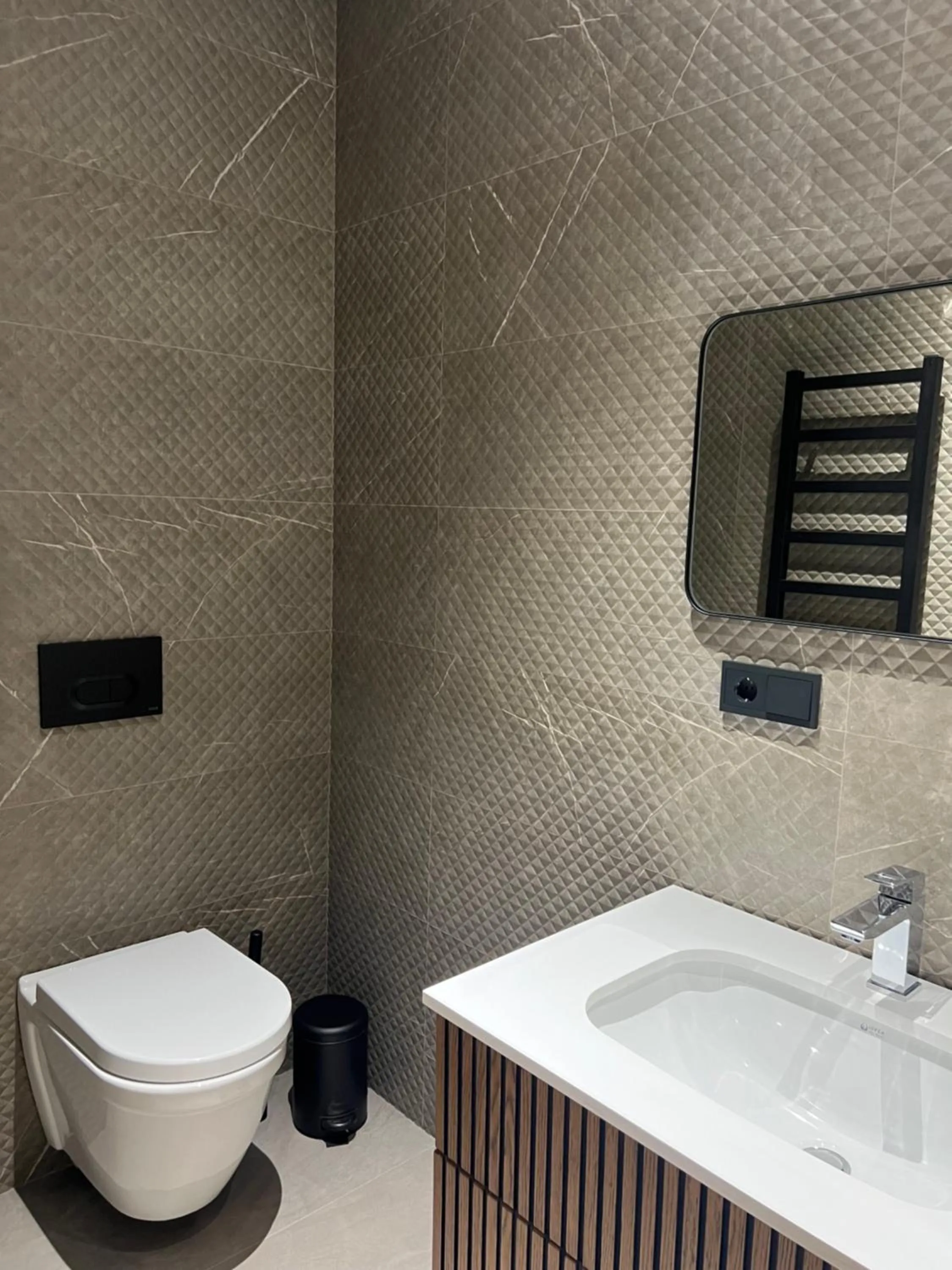 Toilet in Hotel Tiflisi Inn