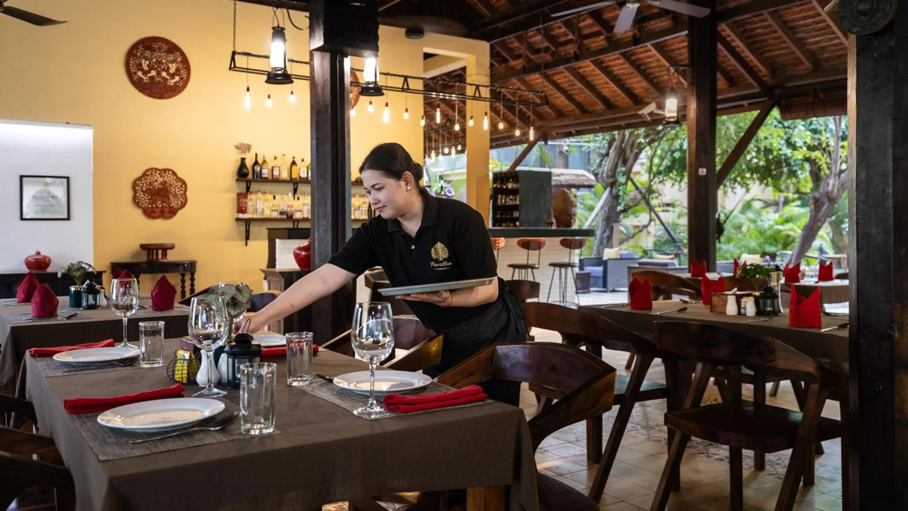 Restaurant/places to eat in Pavillon d'Orient Boutique Hotel