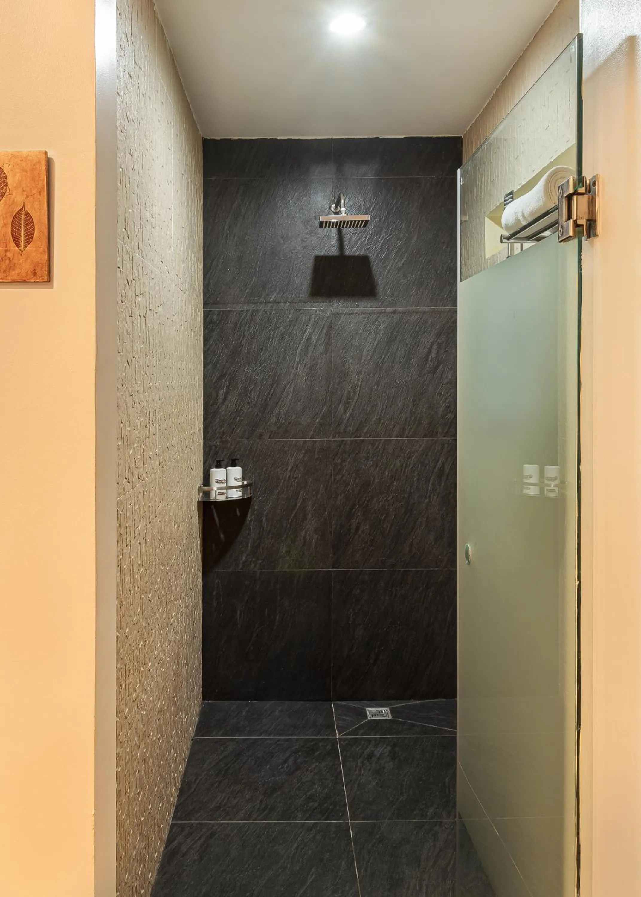 Shower in Pavillon d'Orient Boutique Hotel