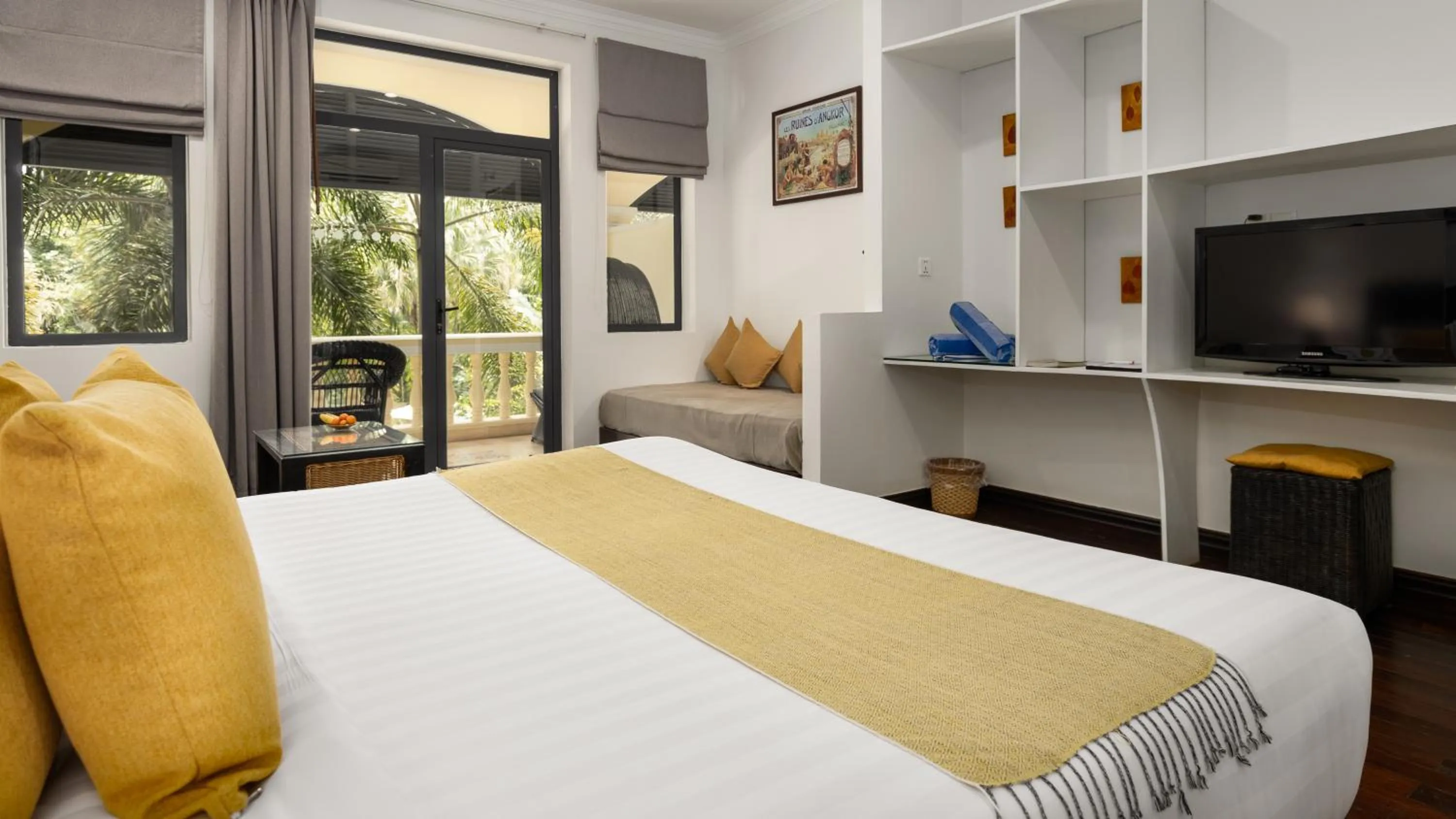 Bed in Pavillon d'Orient Boutique Hotel