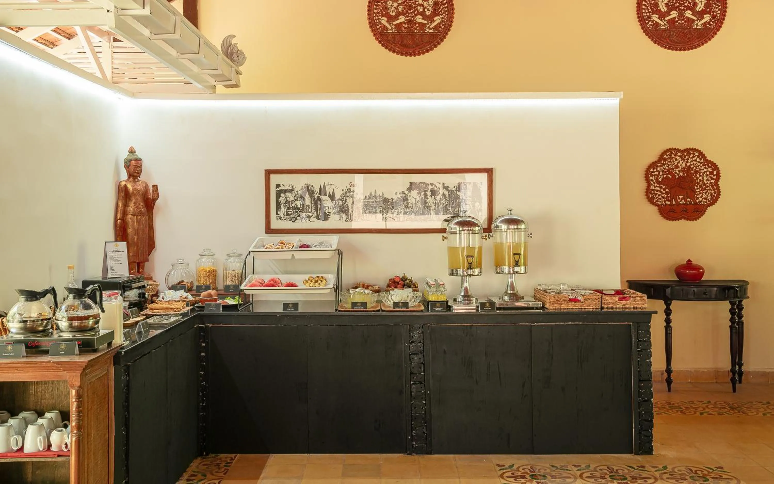 Restaurant/places to eat in Pavillon d'Orient Boutique Hotel