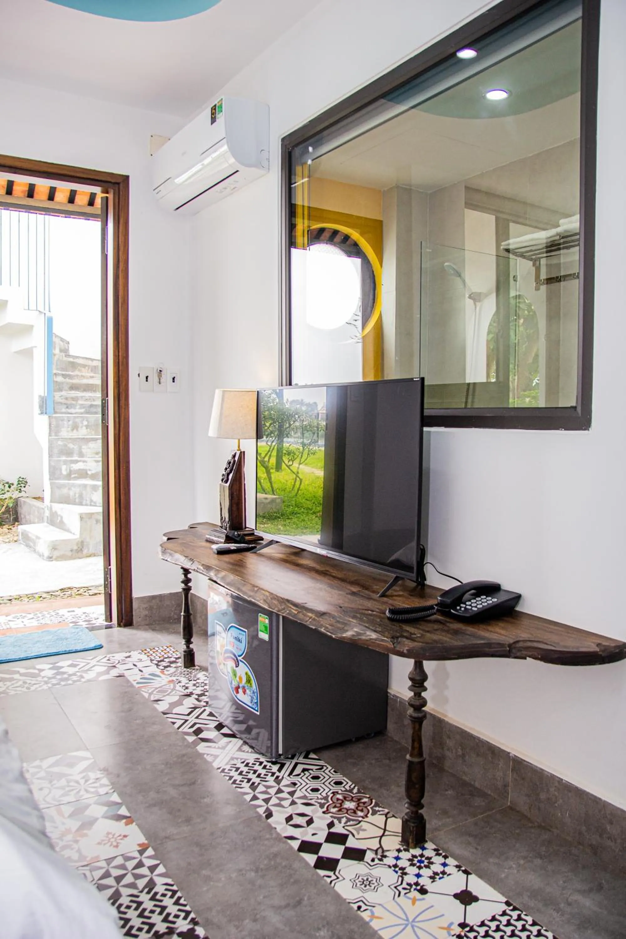 TV and multimedia in La Y Riverview