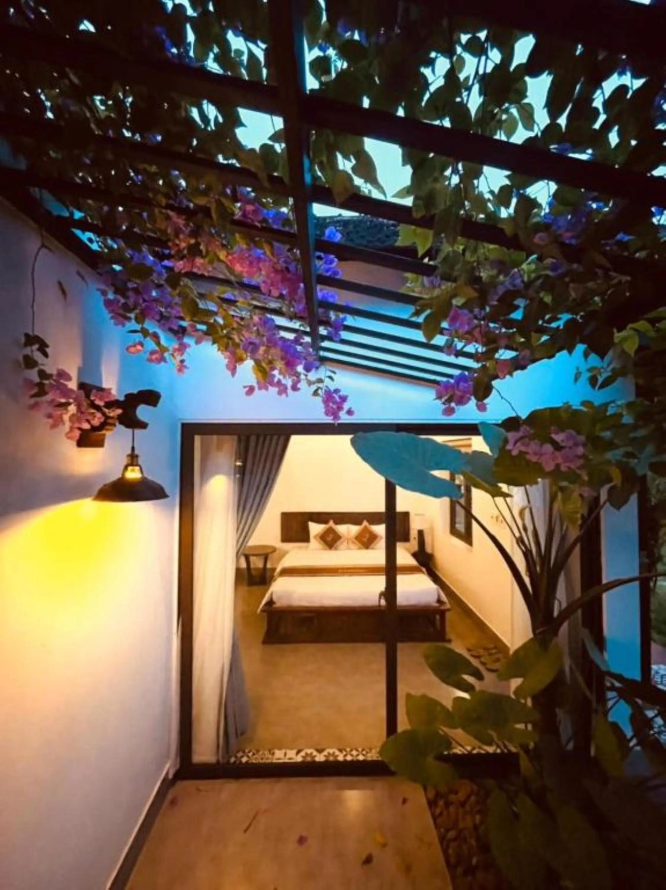 Patio, Bed in La Y Riverview