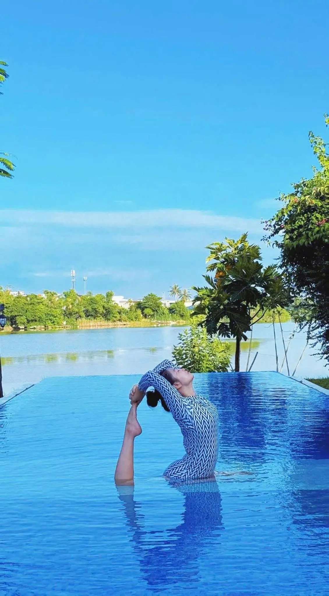 People in La Y Riverview