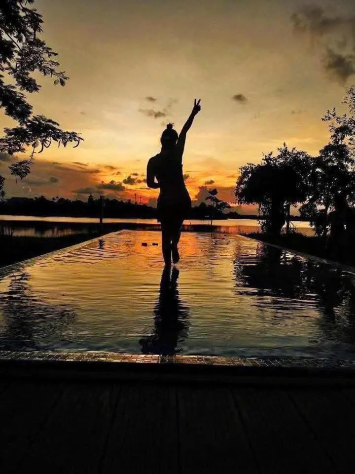 Swimming pool in La Y Riverview