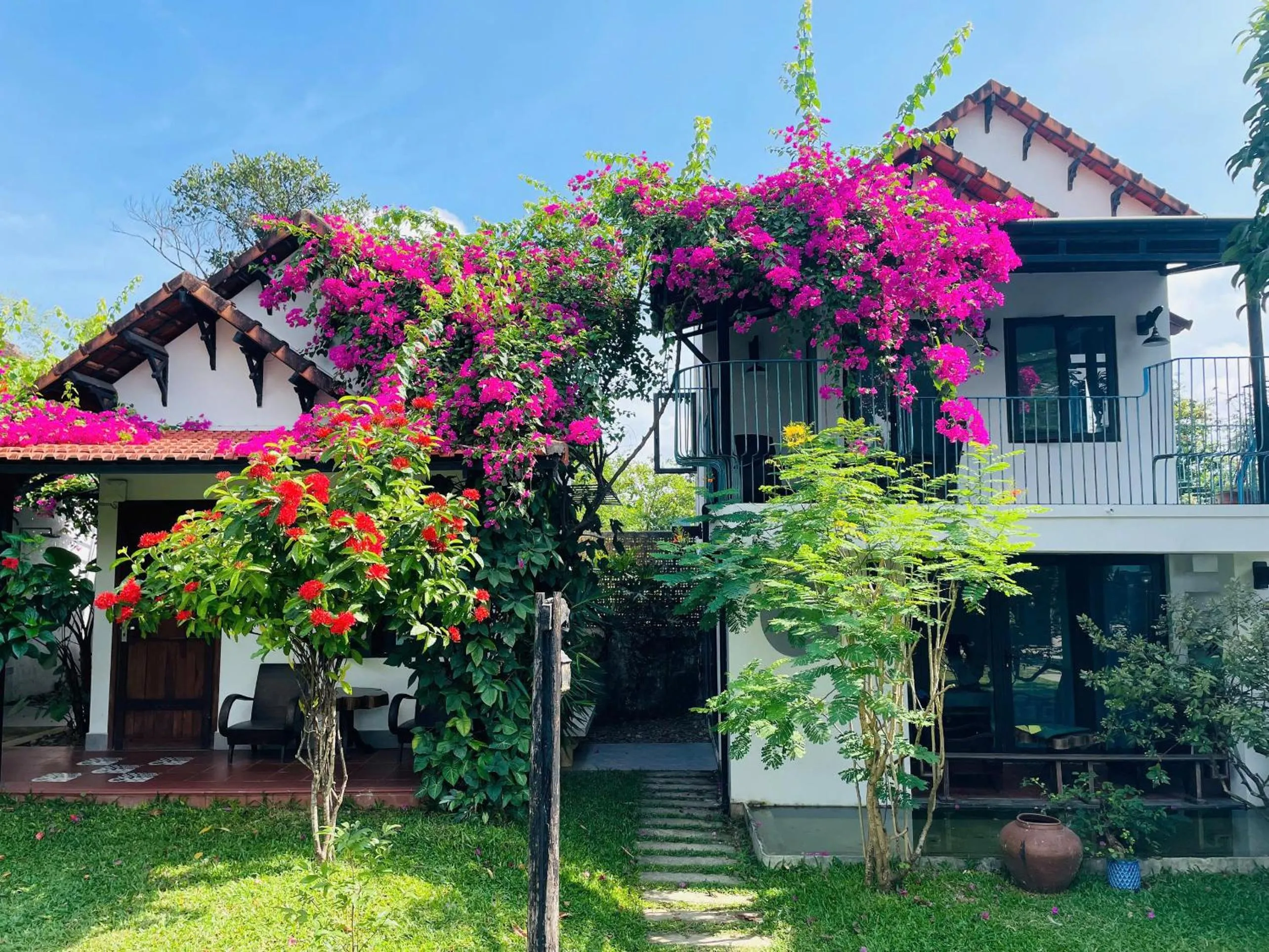 Property building in La Y Riverview