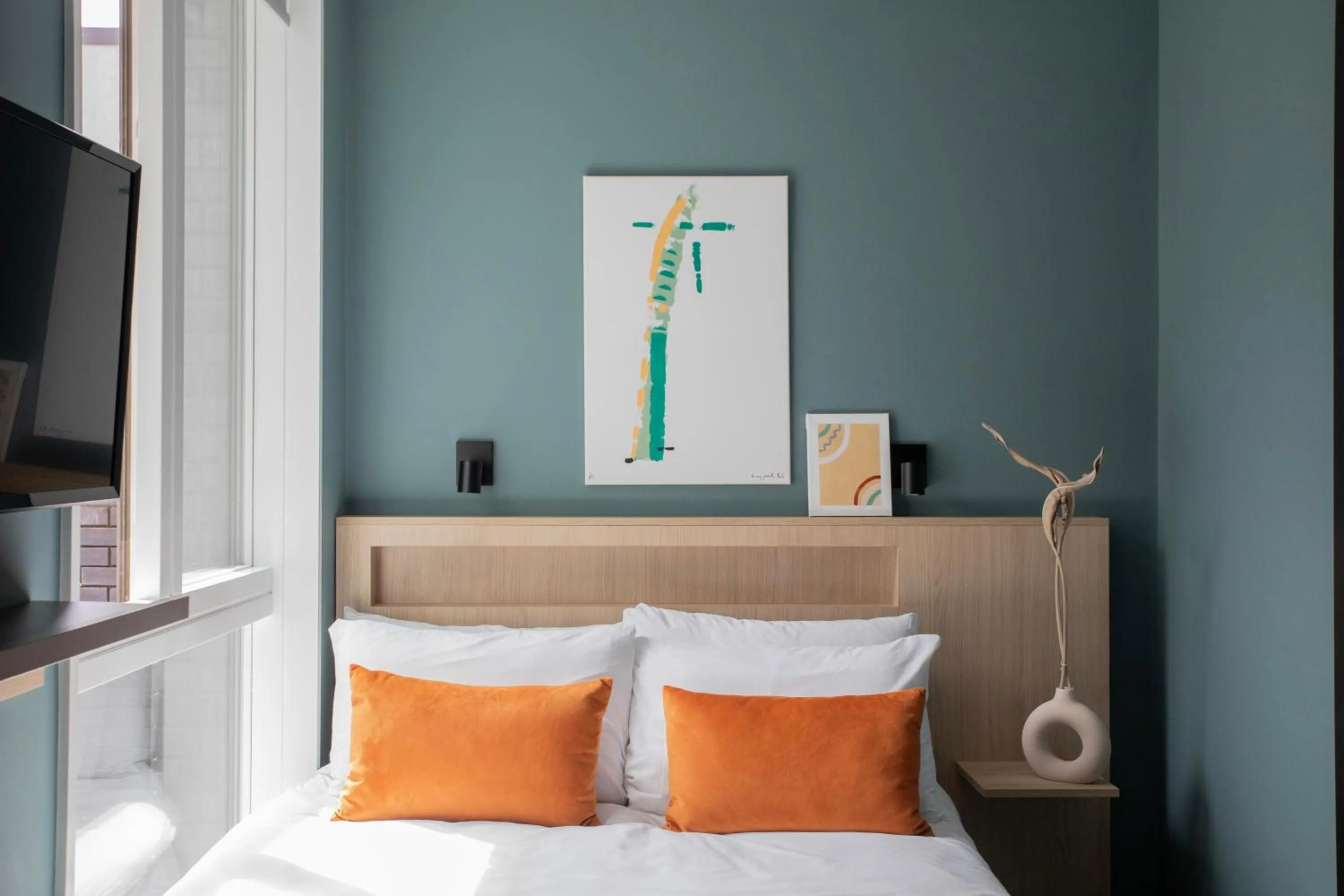 Bed in Bob W London Tower Hill - Studios