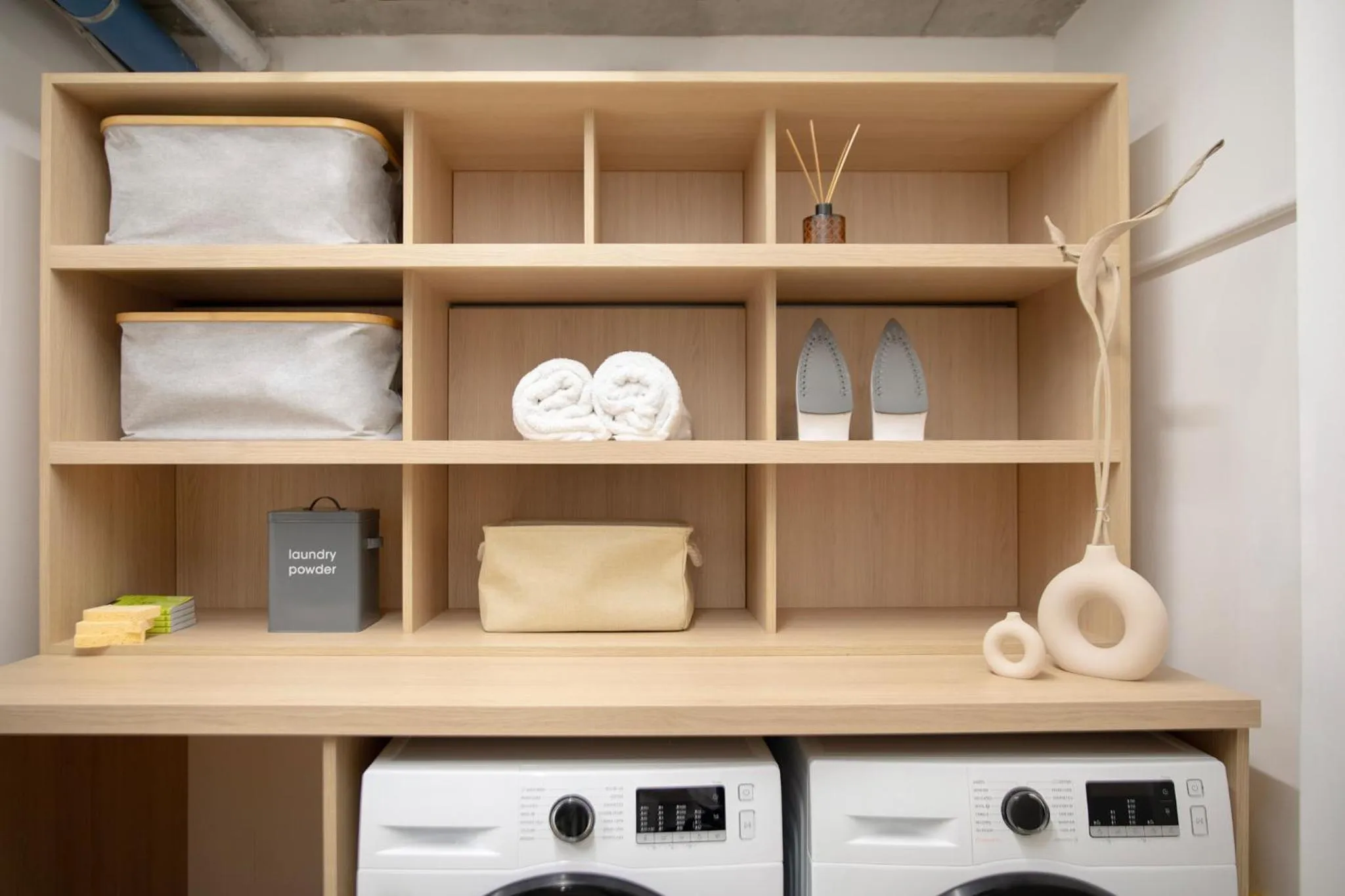 laundry in Bob W London Tower Hill - Studios