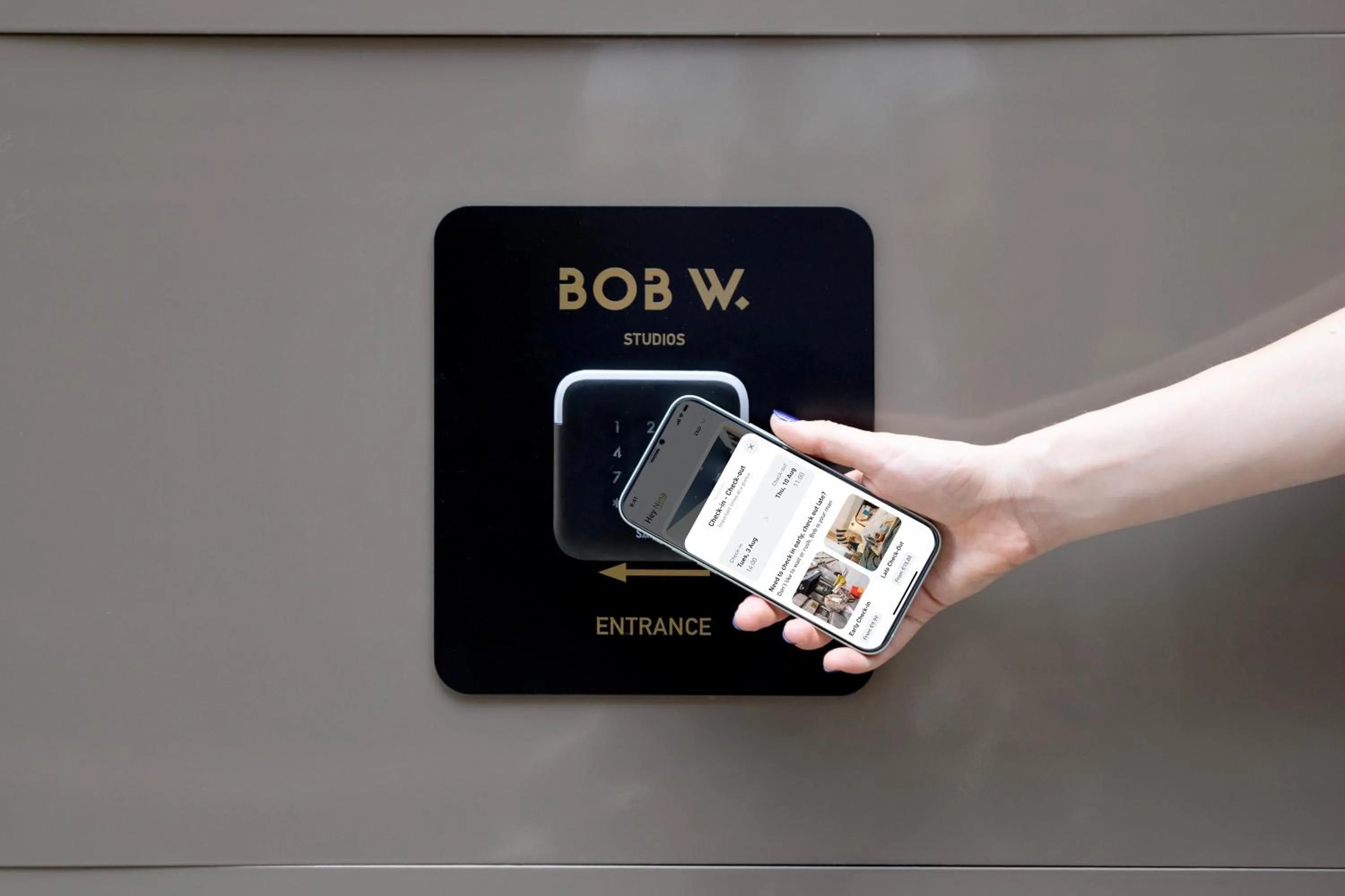 Facade/entrance in Bob W London Tower Hill - Studios